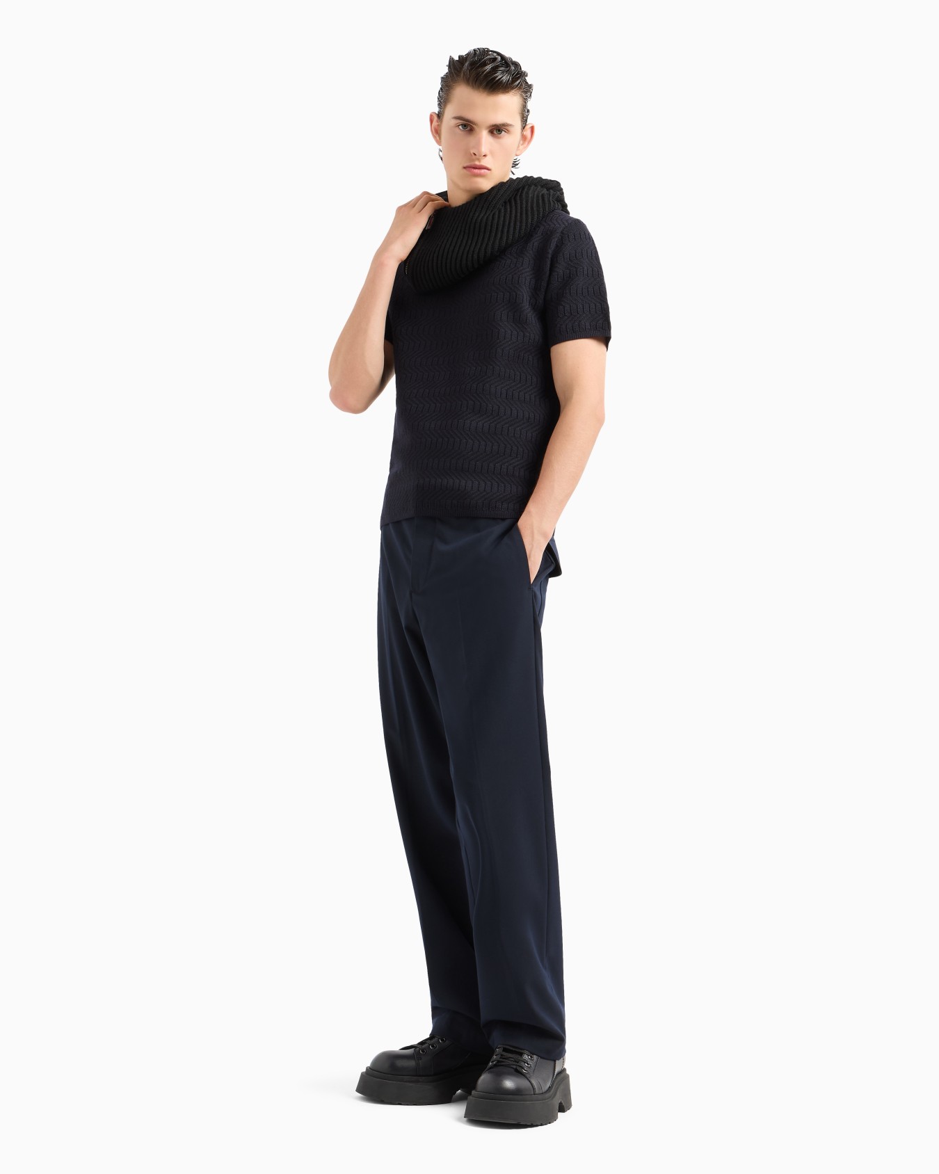 Icon virgin-wool crew-neck jumper with two-tone op-art jacquard motif Slide 3