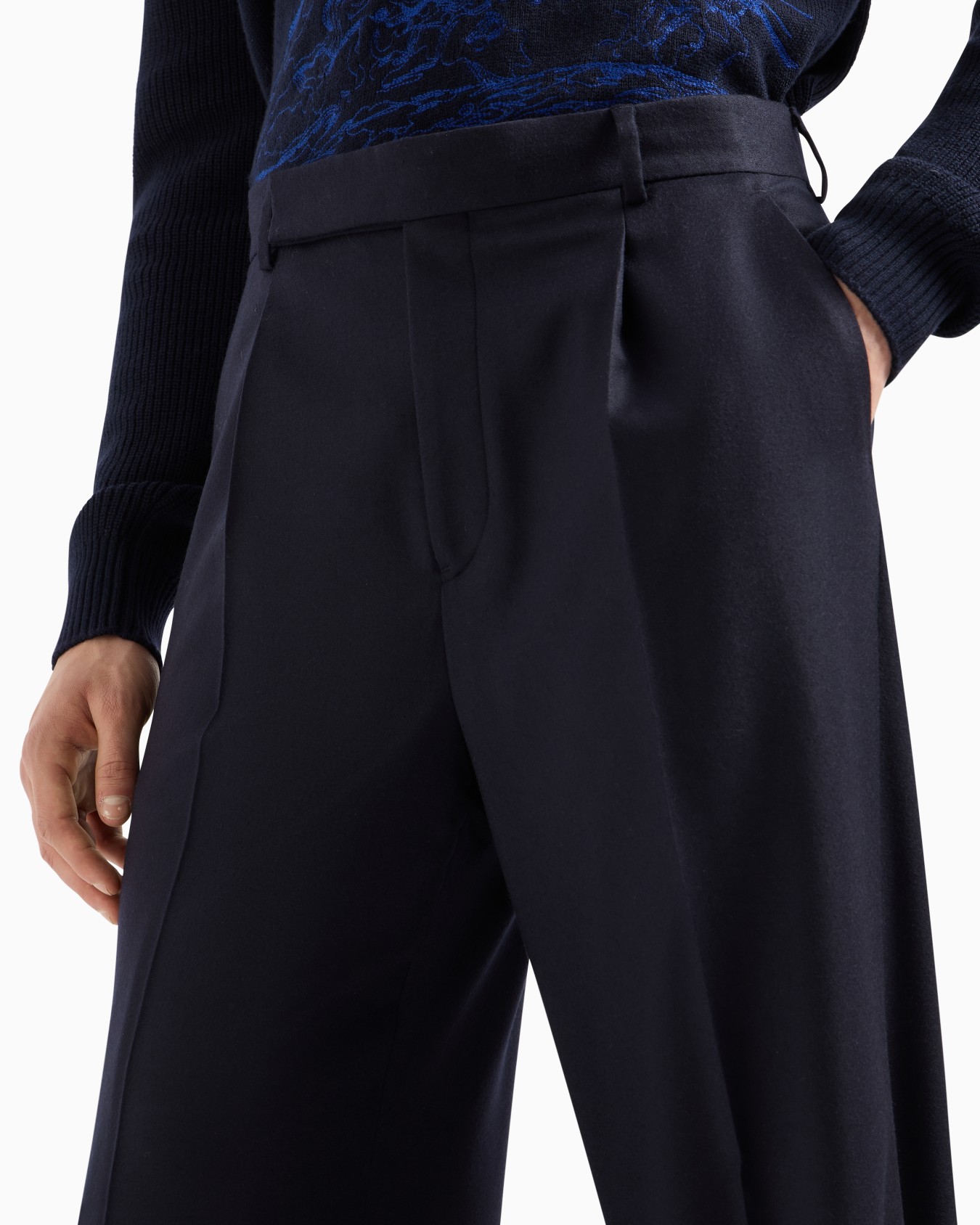 Pantalon à pinces en flanelle stretch de laine vierge Diapositive 4