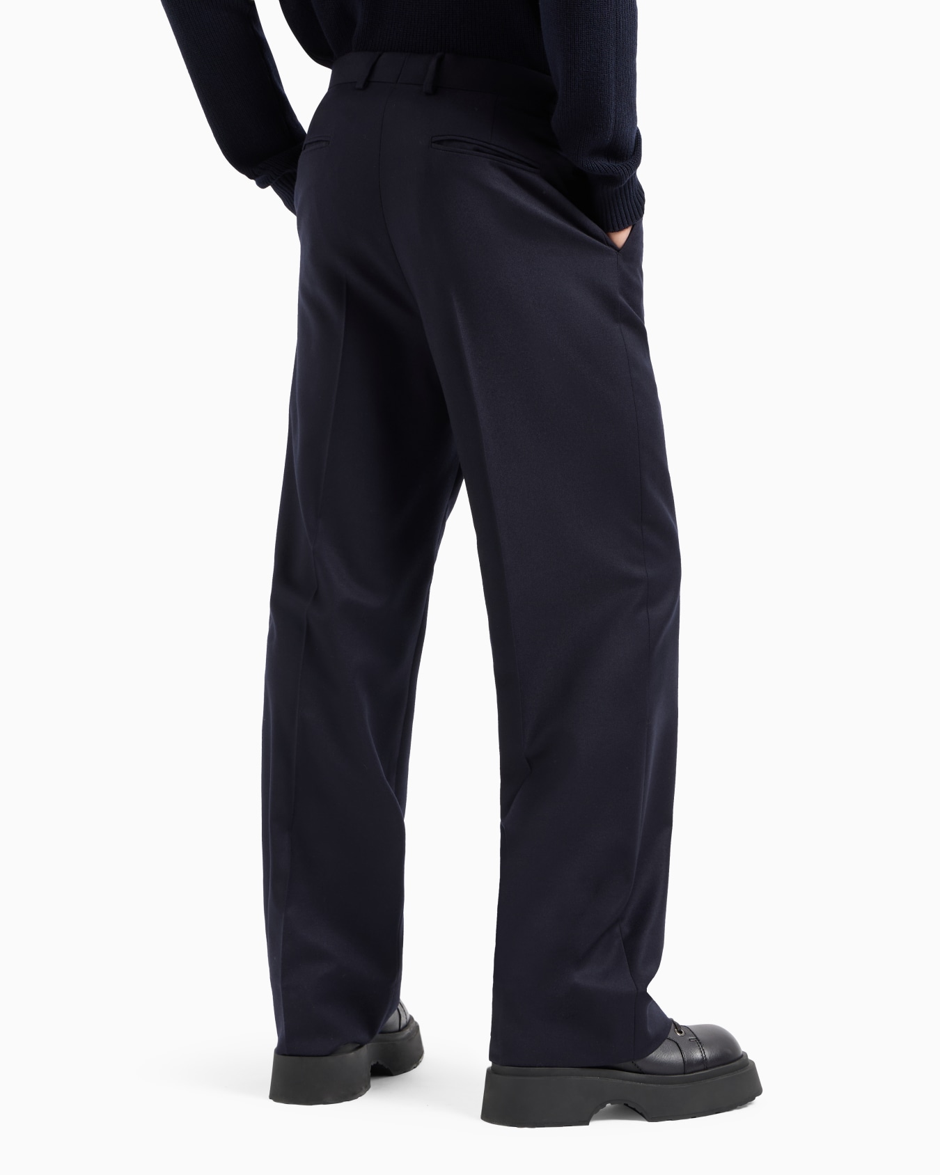 Pantalon à pinces en flanelle stretch de laine vierge Diapositive 2