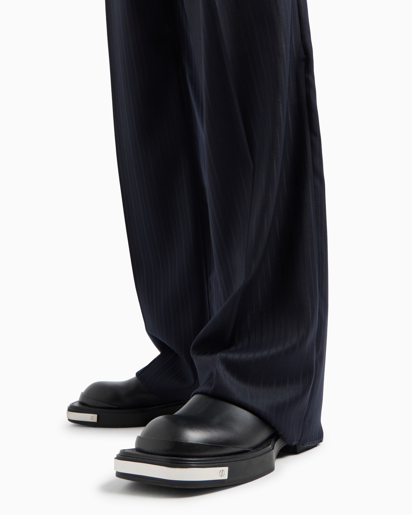 Pinstriped wool satin trousers with pleats Slide 4
