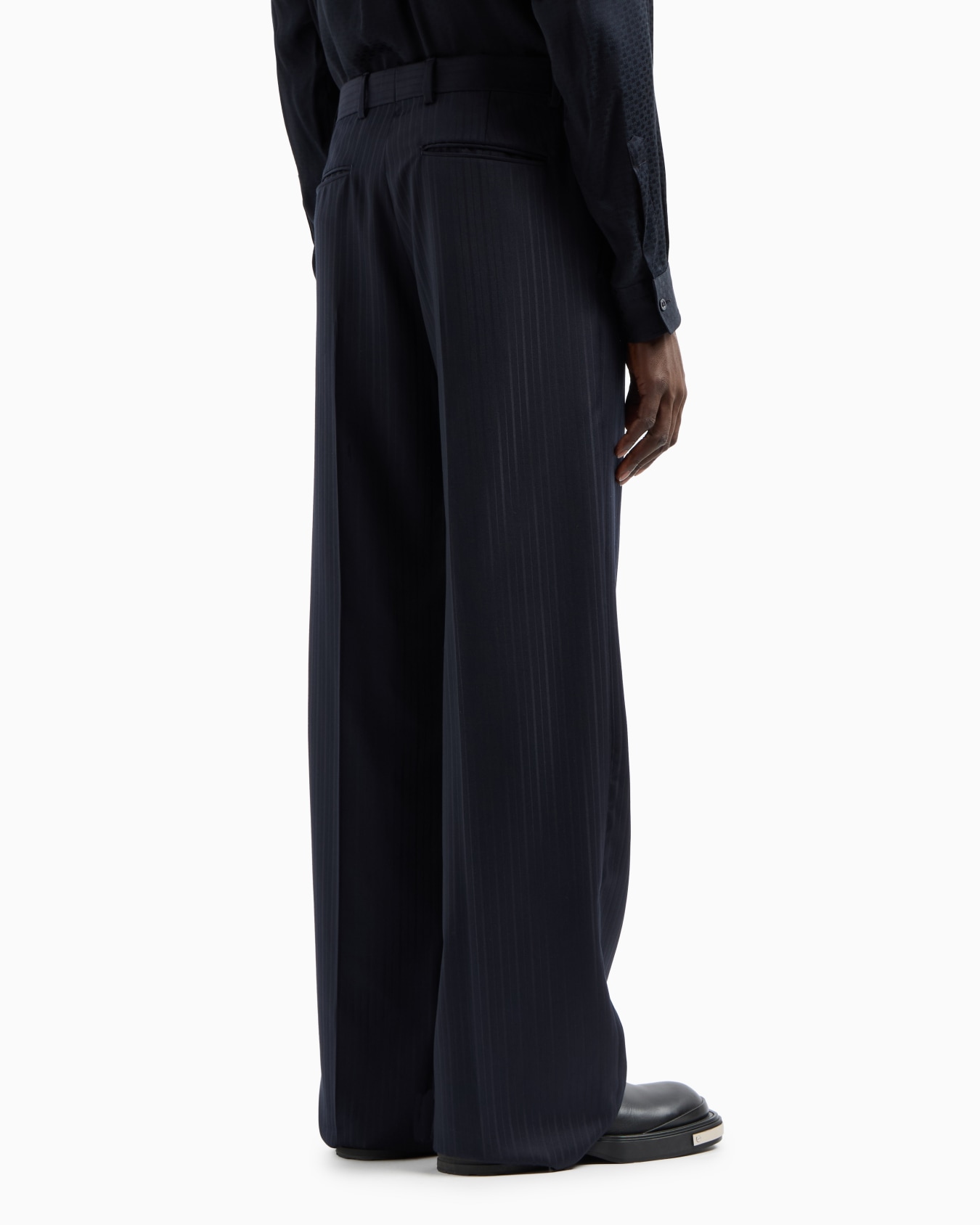 Pinstriped wool satin trousers with pleats Slide 2