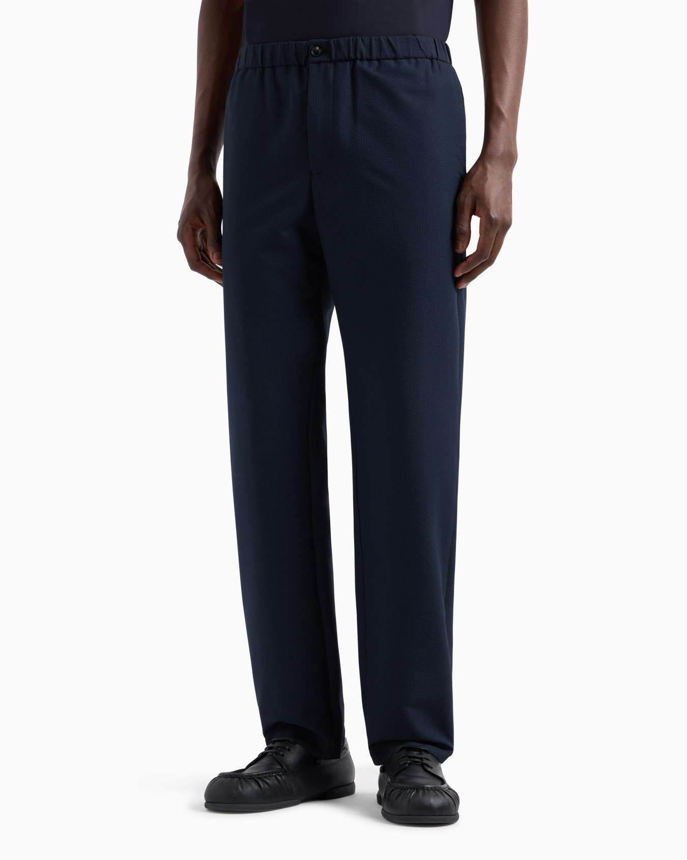 Ultra-light technical seersucker trousers with a gathered waist Slide 1