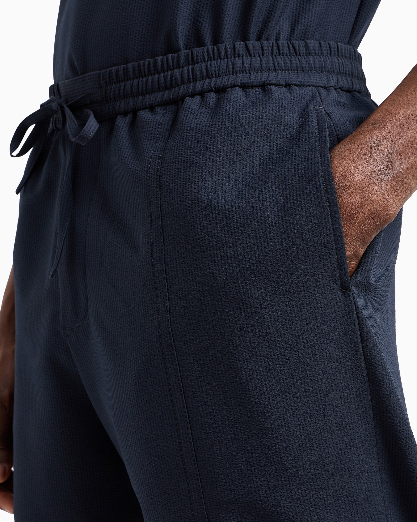 Bermudas con cordón de sirsaca técnica superligera Diapositiva 5