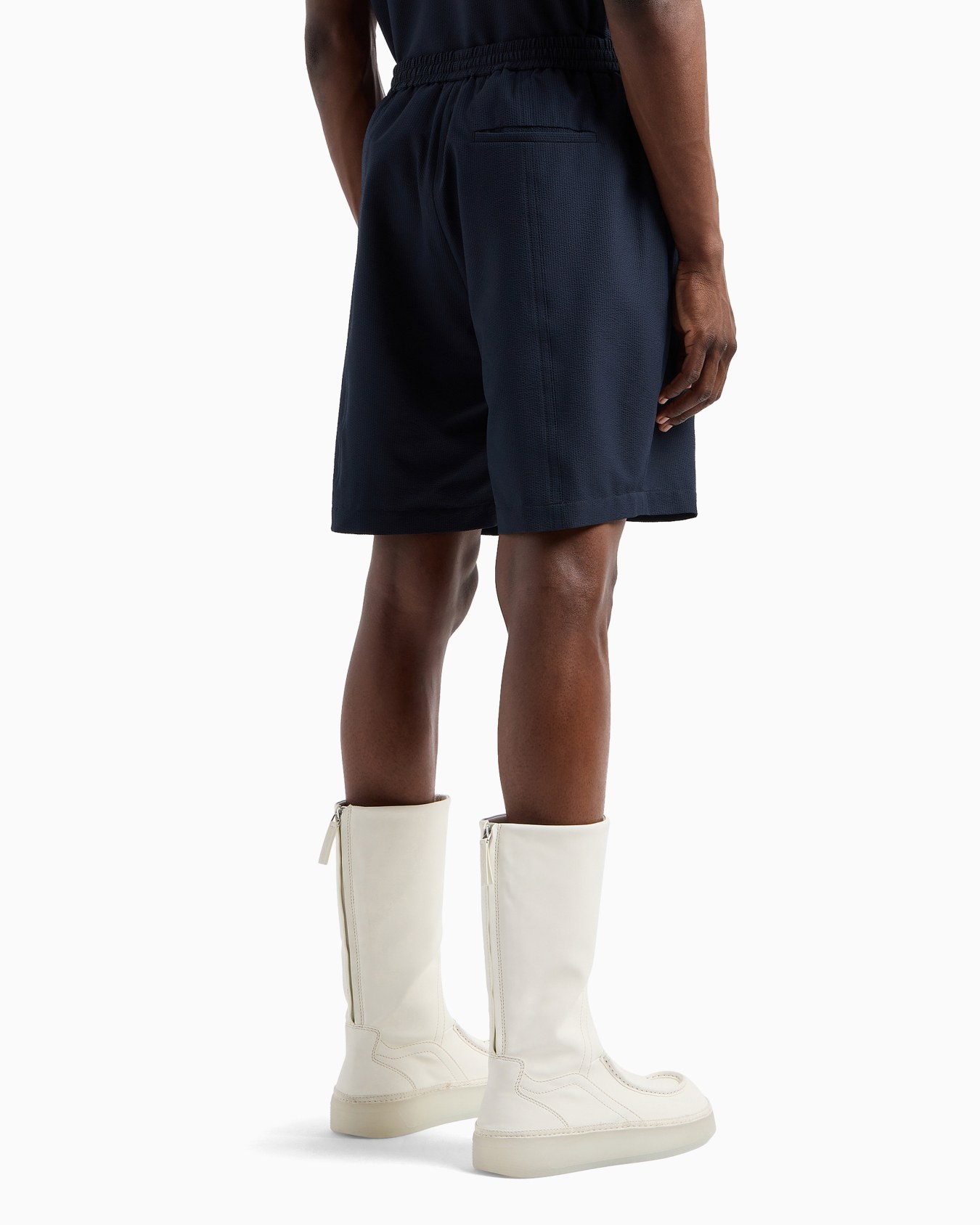Bermudas con cordón de sirsaca técnica superligera Diapositiva 3