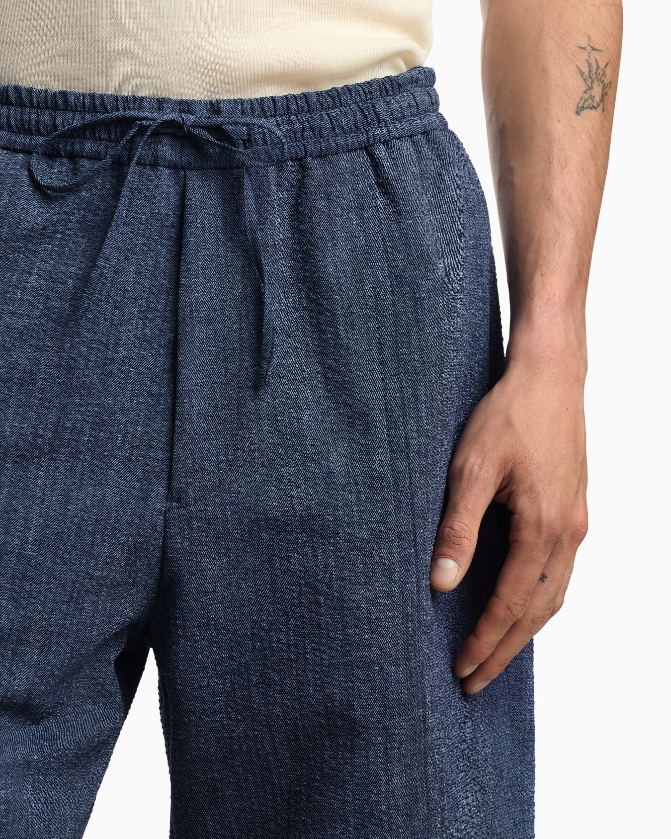 Drawstring Bermuda shorts in printed seersucker fabric Slide 4