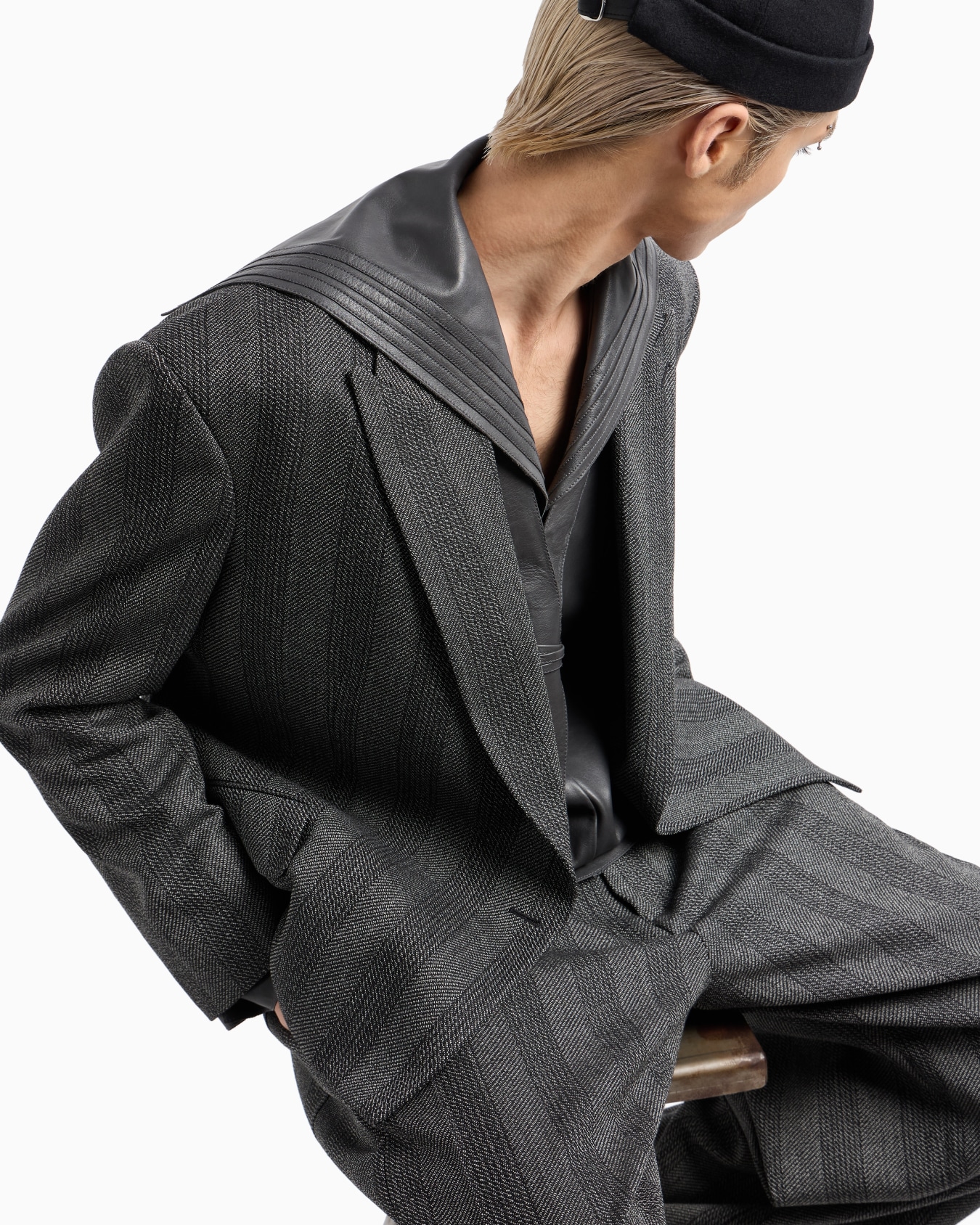 Short single-breasted blazer in compact virgin wool with chevron stripes Slide 4