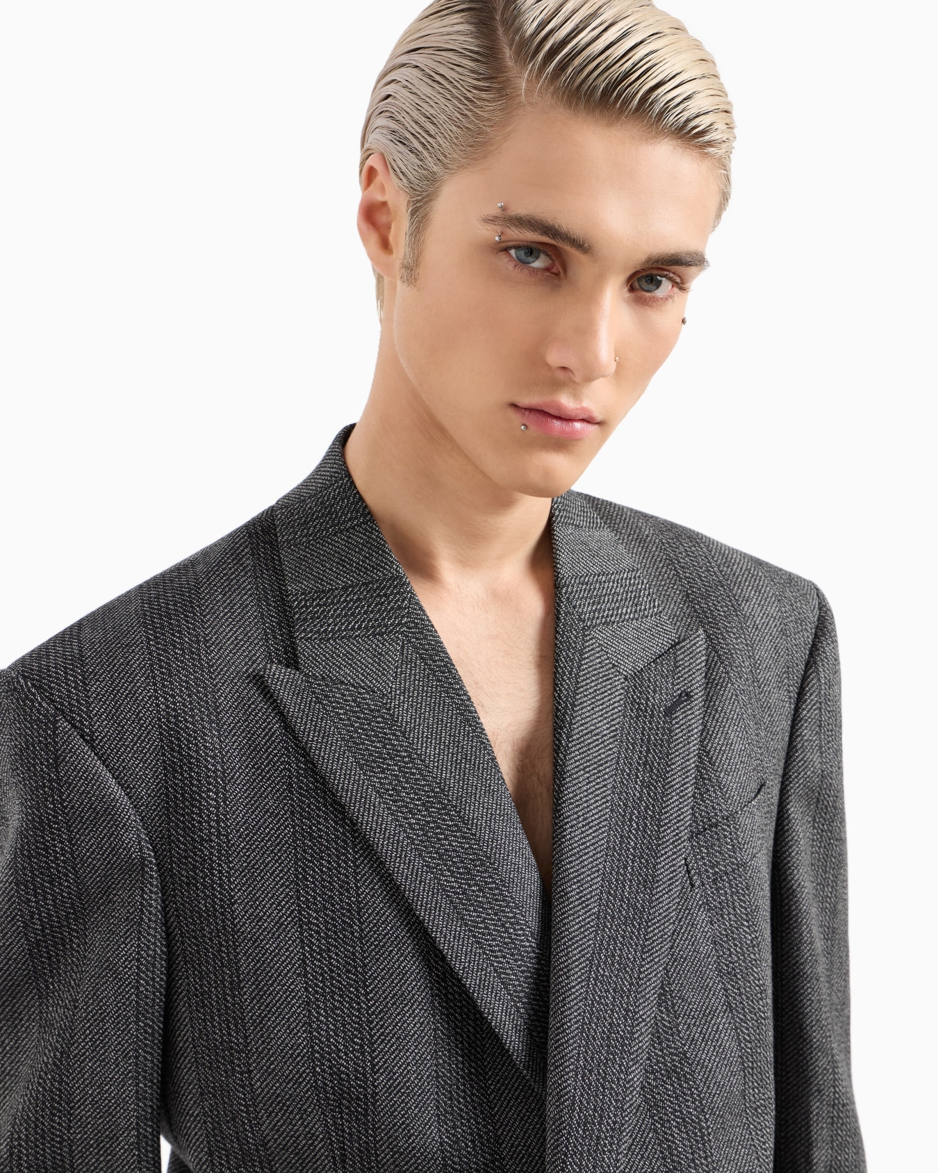 Short single-breasted blazer in compact virgin wool with chevron stripes Slide 5