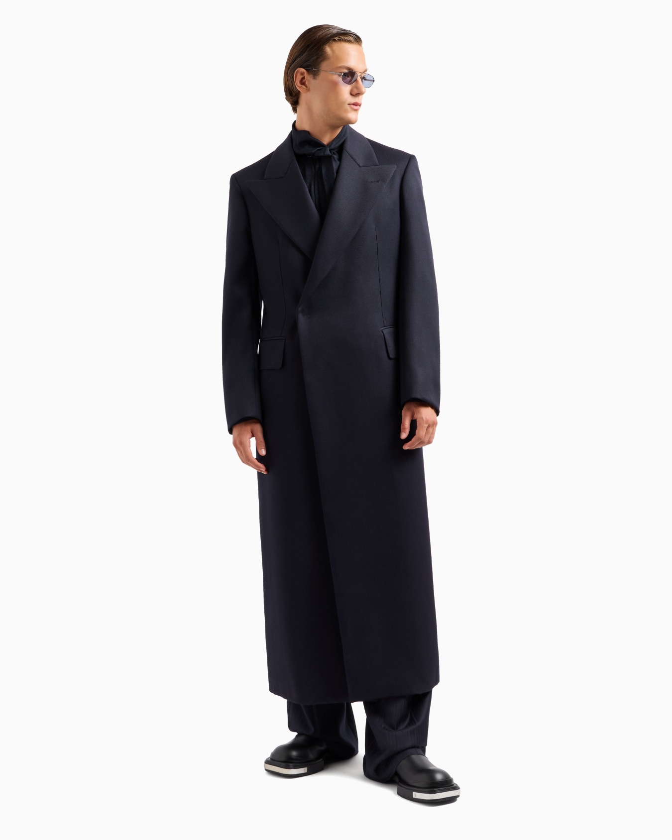 Coat with lapels in compact wool cover fabric Slide 3