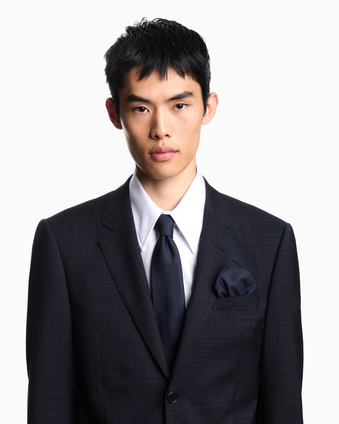 Micro-textured pure silk pocket square Slide 2