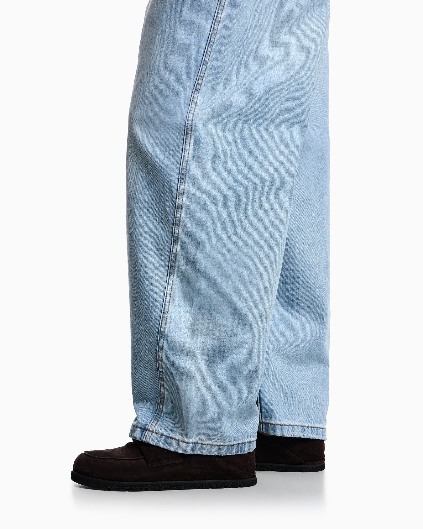 J80 baggy twist-fit, stone-washed denim jeans Slide 4