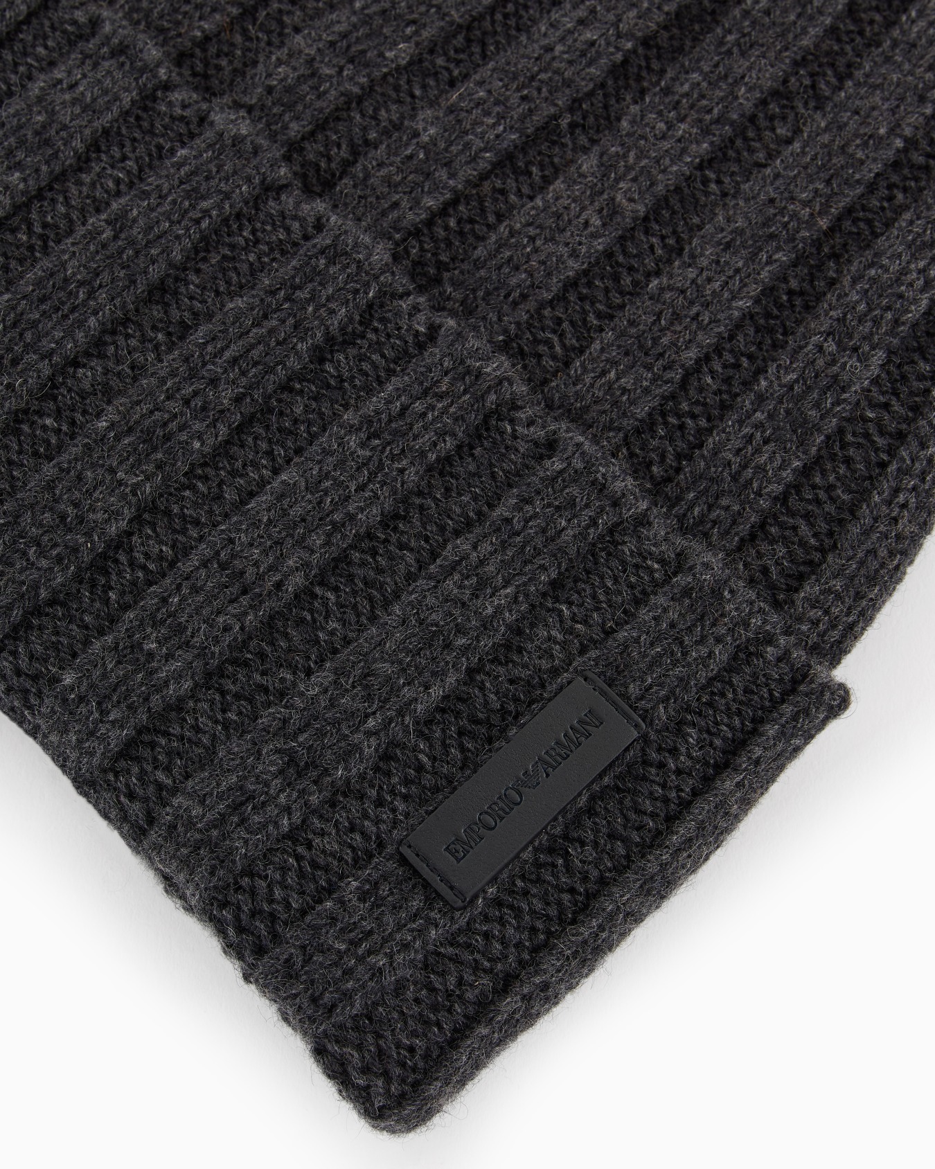 Pure cashmere, ribbed beanie Slide 2