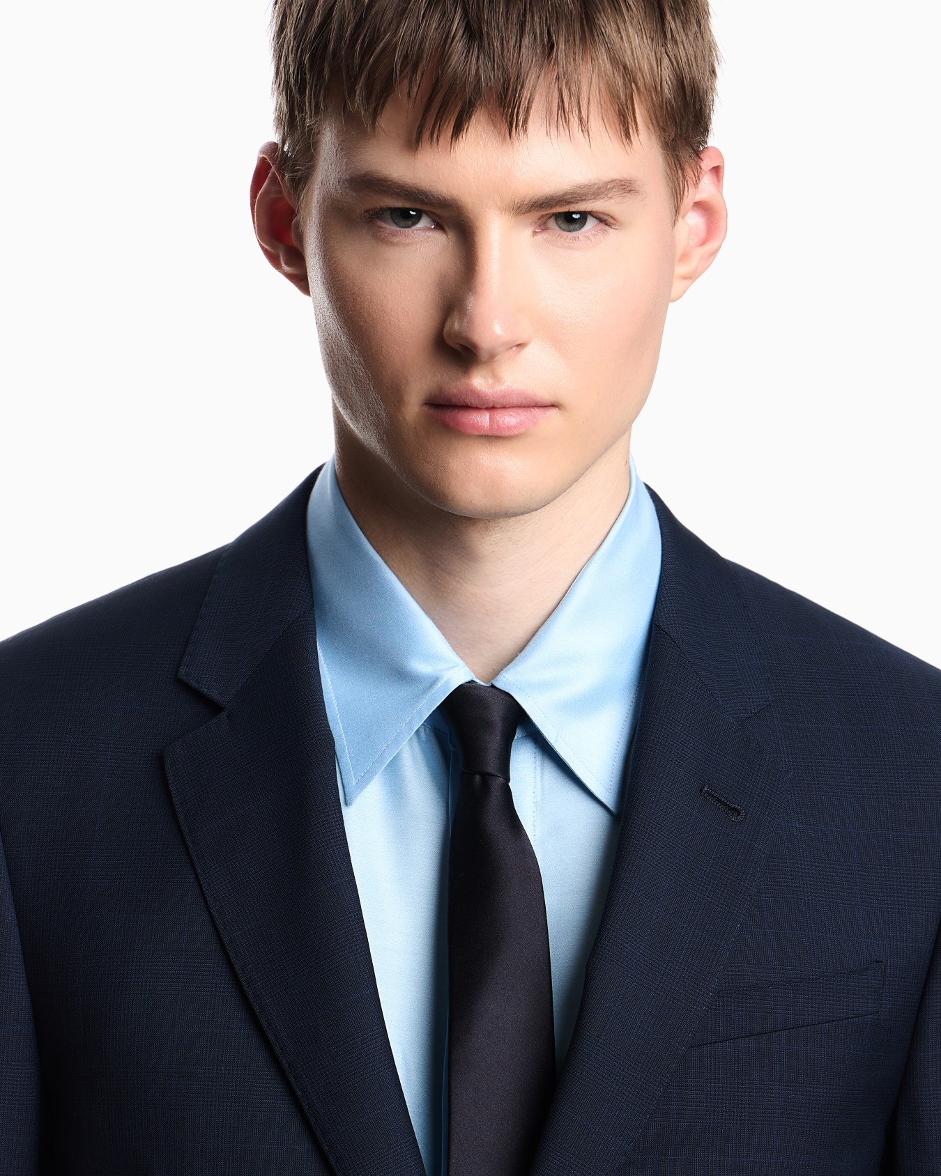Single-breasted suit in a Prince of Wales check tropical light wool Slide 3