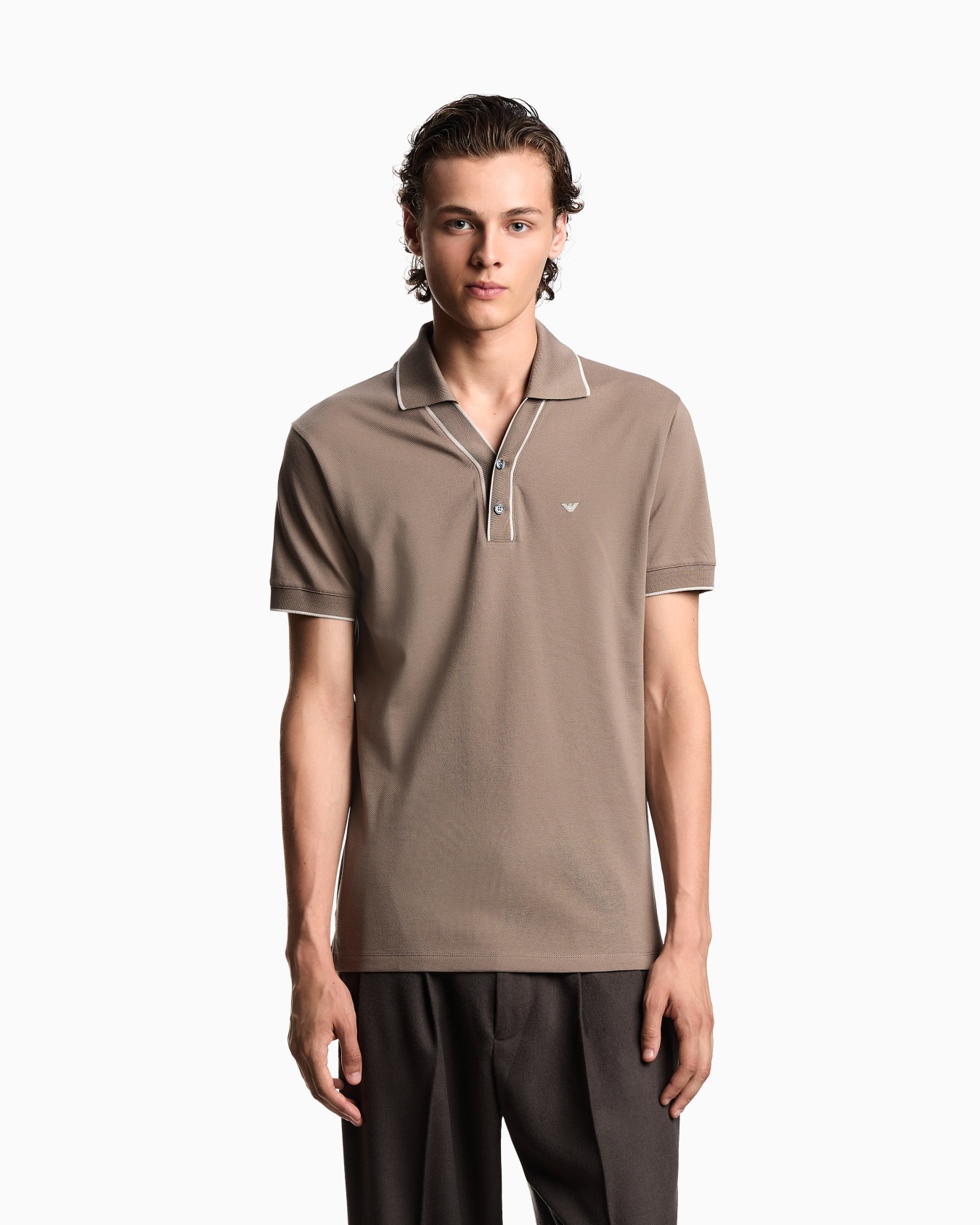 Piqué polo shirt with contrasting edges Slide 3