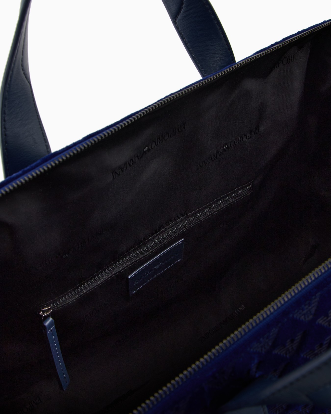 Sac de sport en cuir suédé embossé d'un aigle all over  Diapositive 3