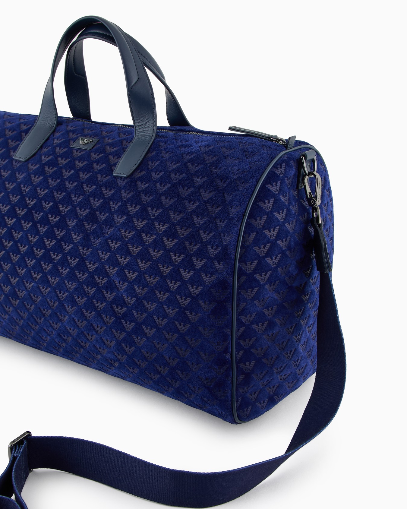Sac de sport en cuir suédé embossé d'un aigle all over  Diapositive 4