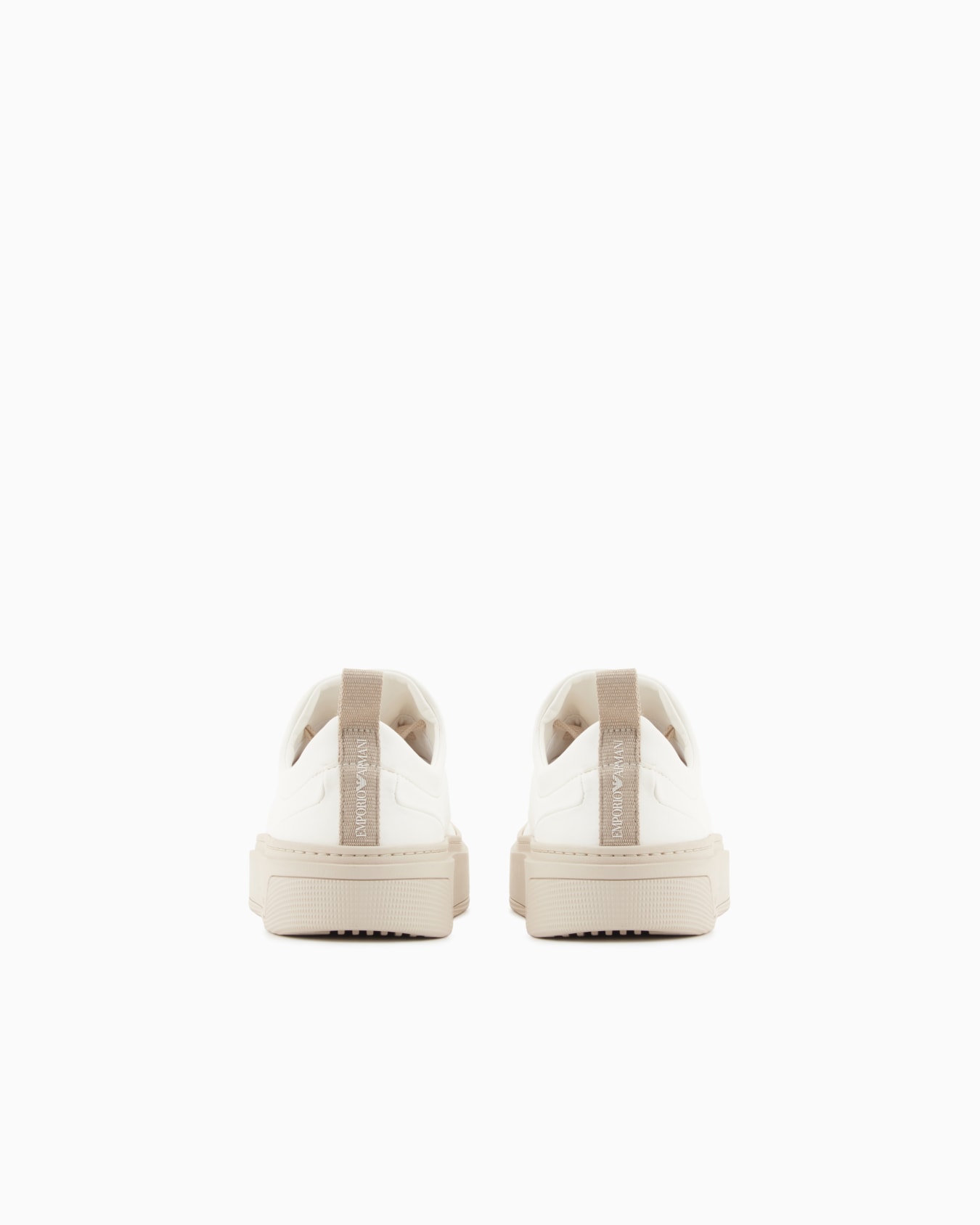 Sneakers with contrasting laces Slide 3