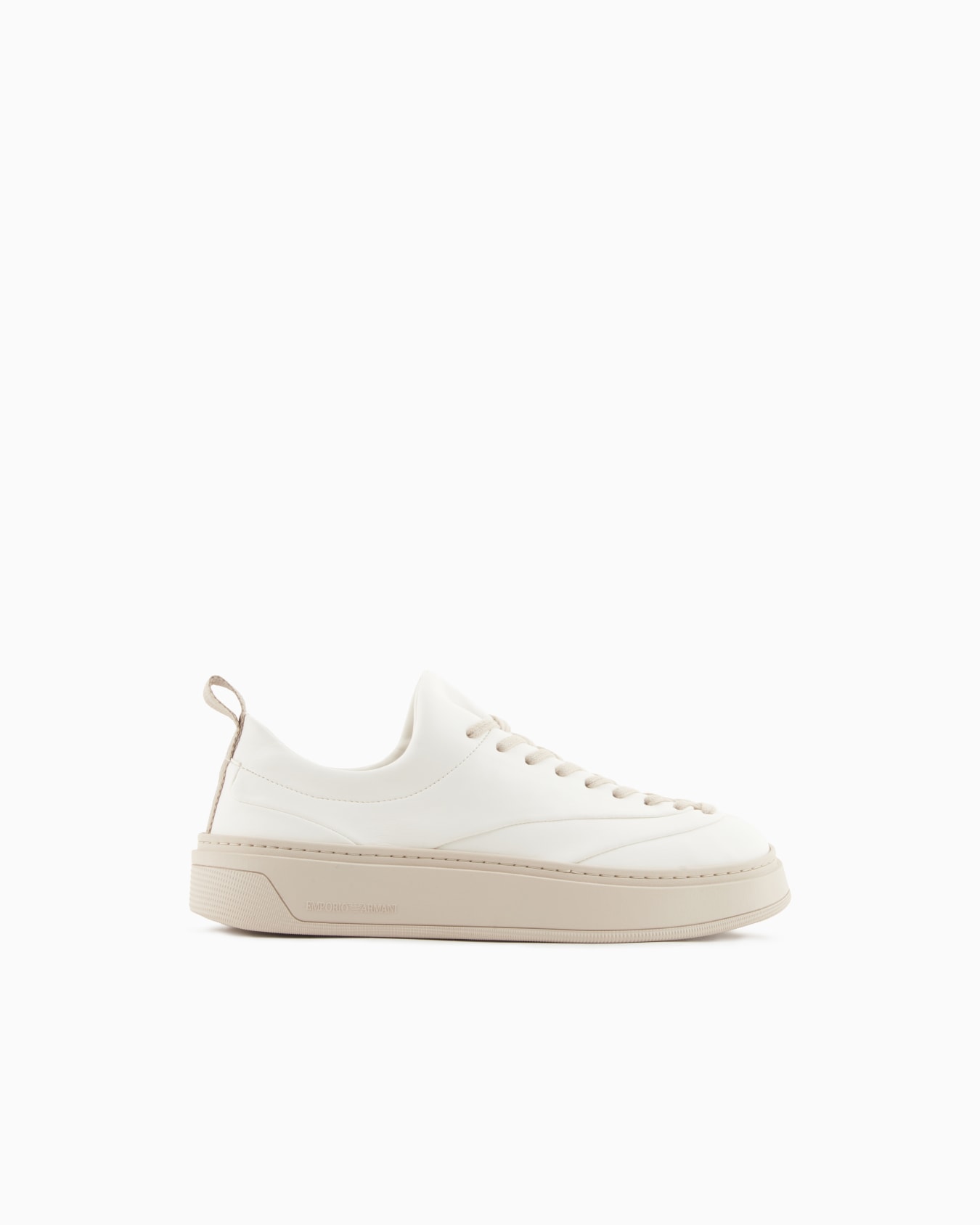 Sneakers with contrasting laces Slide 0