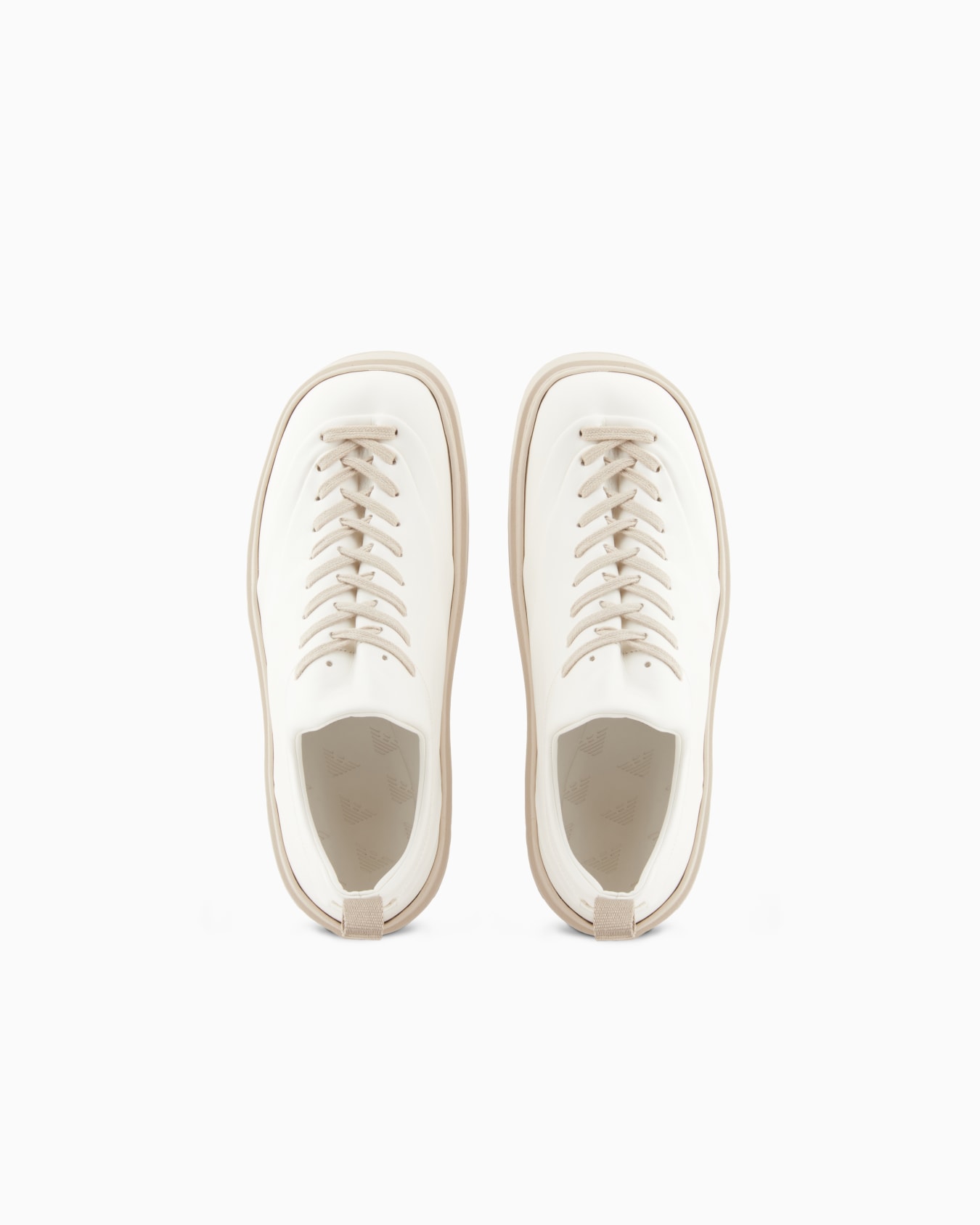Sneakers with contrasting laces Slide 2