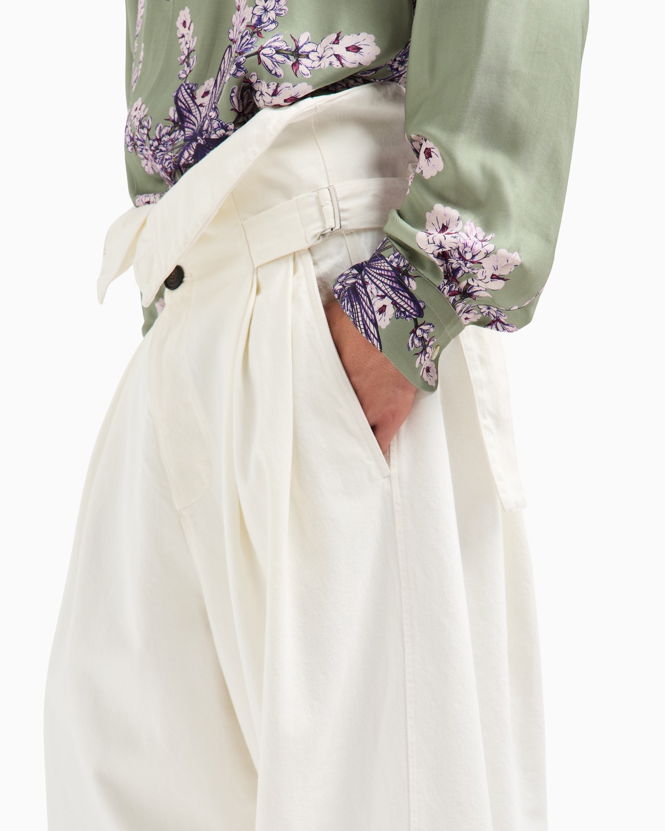Destroyed-effect canvas trousers with peplum Slide 4