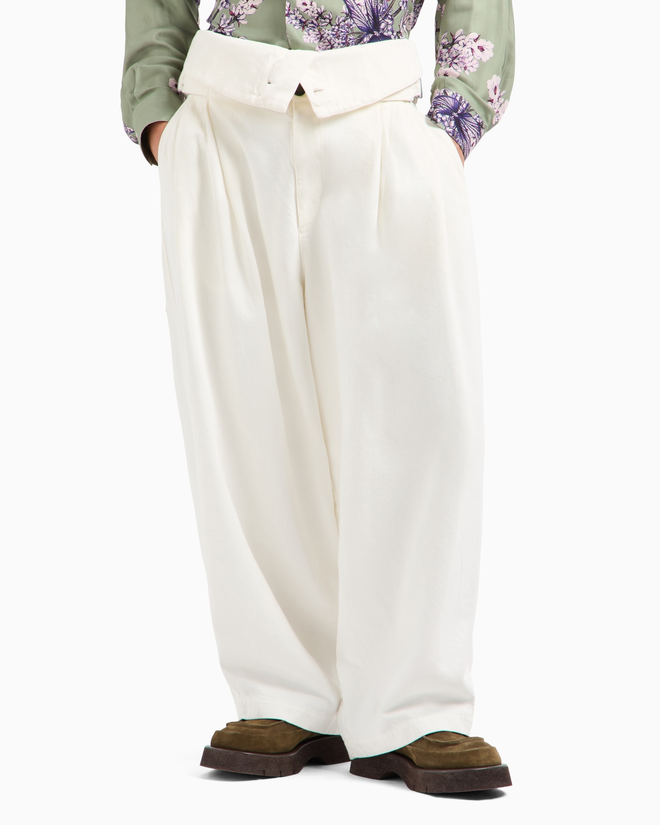 Destroyed-effect canvas trousers with peplum Slide 3