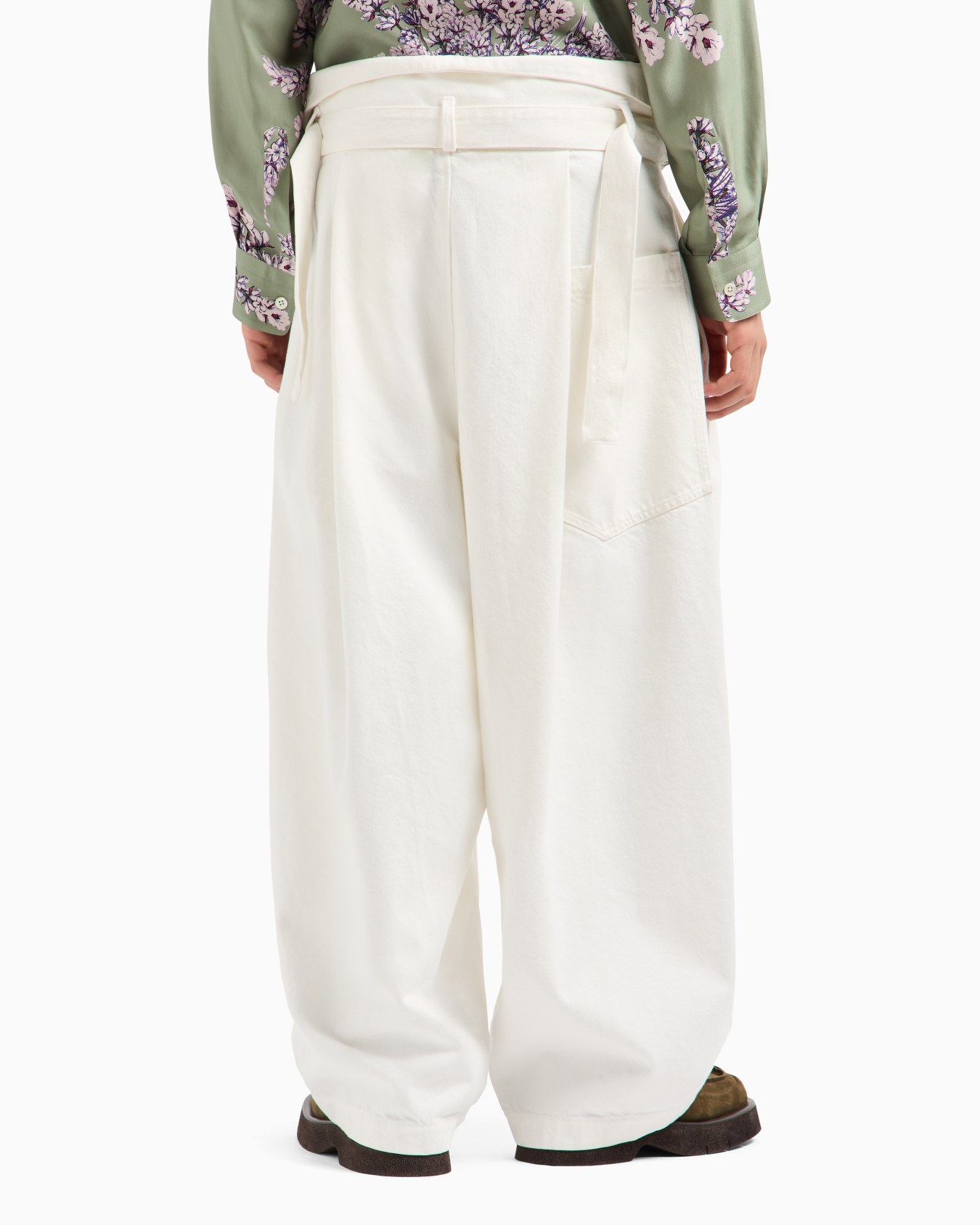 Destroyed-effect canvas trousers with peplum Slide 2