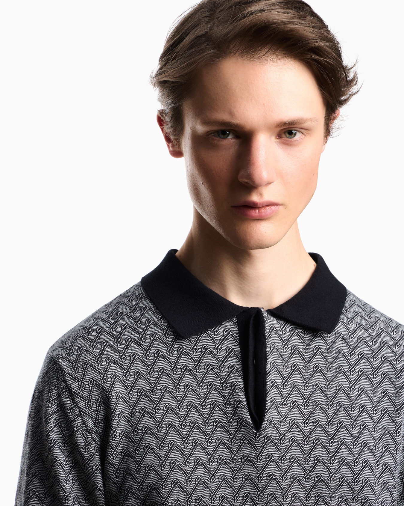 Icon polo-collar jumper in chevron-motif jacquard Slide 5