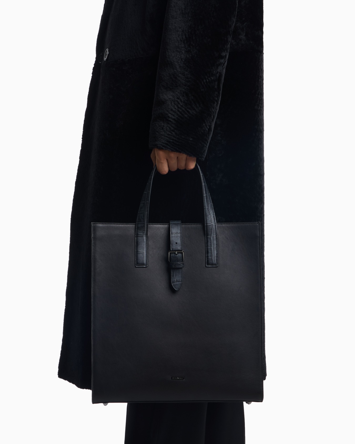 Leather shopper bag with crocodile print Slide 4