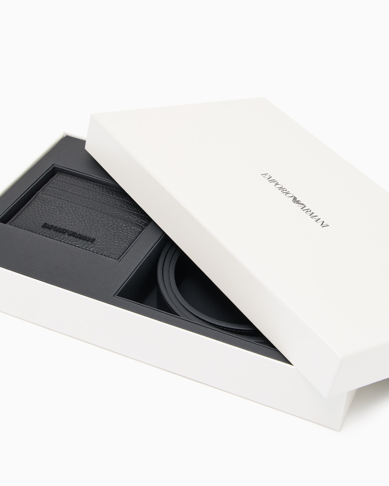 Geschenkset aus Gürtel und Kartenetui aus getrommeltem Leder Folie 4