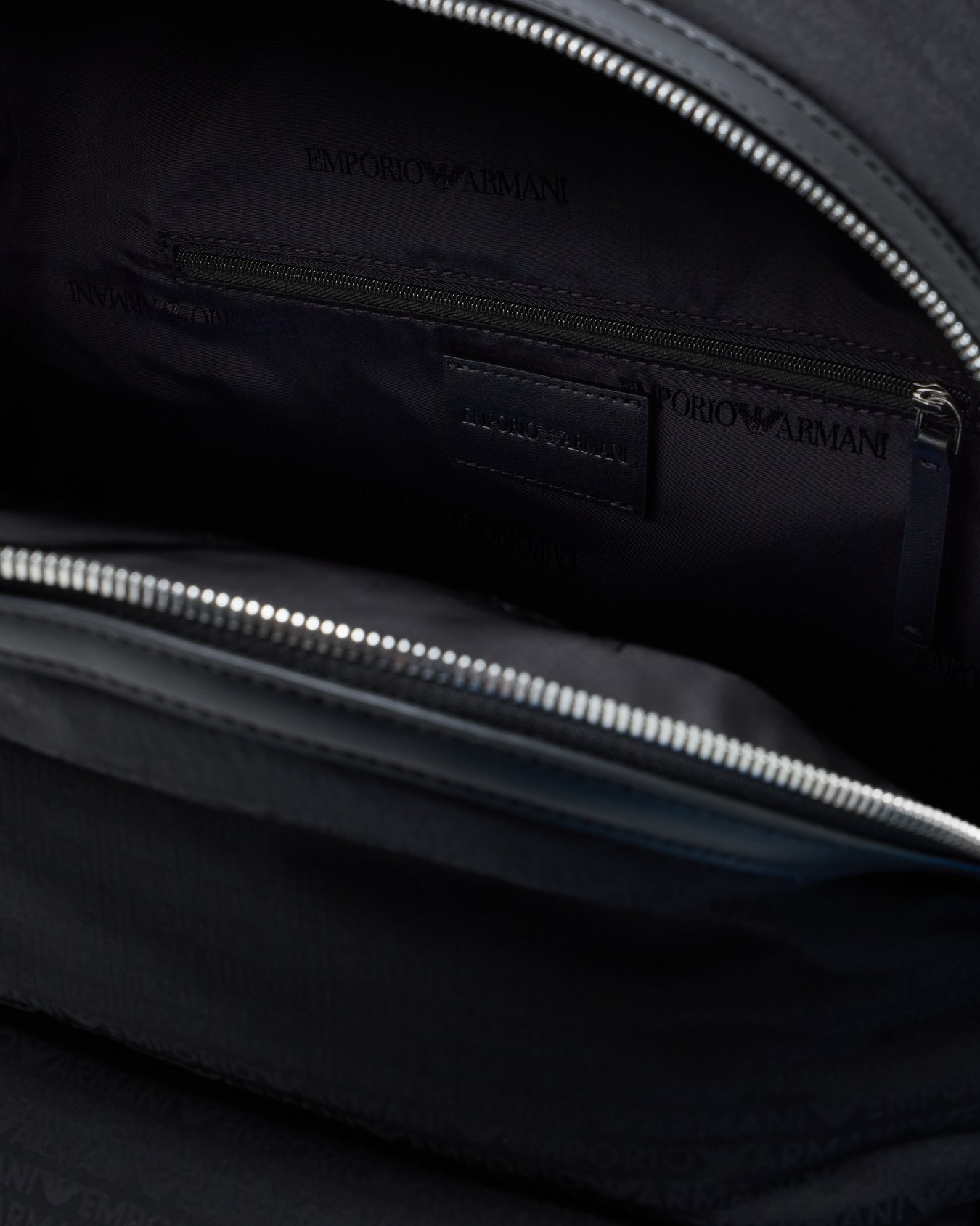 Runder Rucksack aus Nylon mit Monogramm-Schriftzug Folie 3