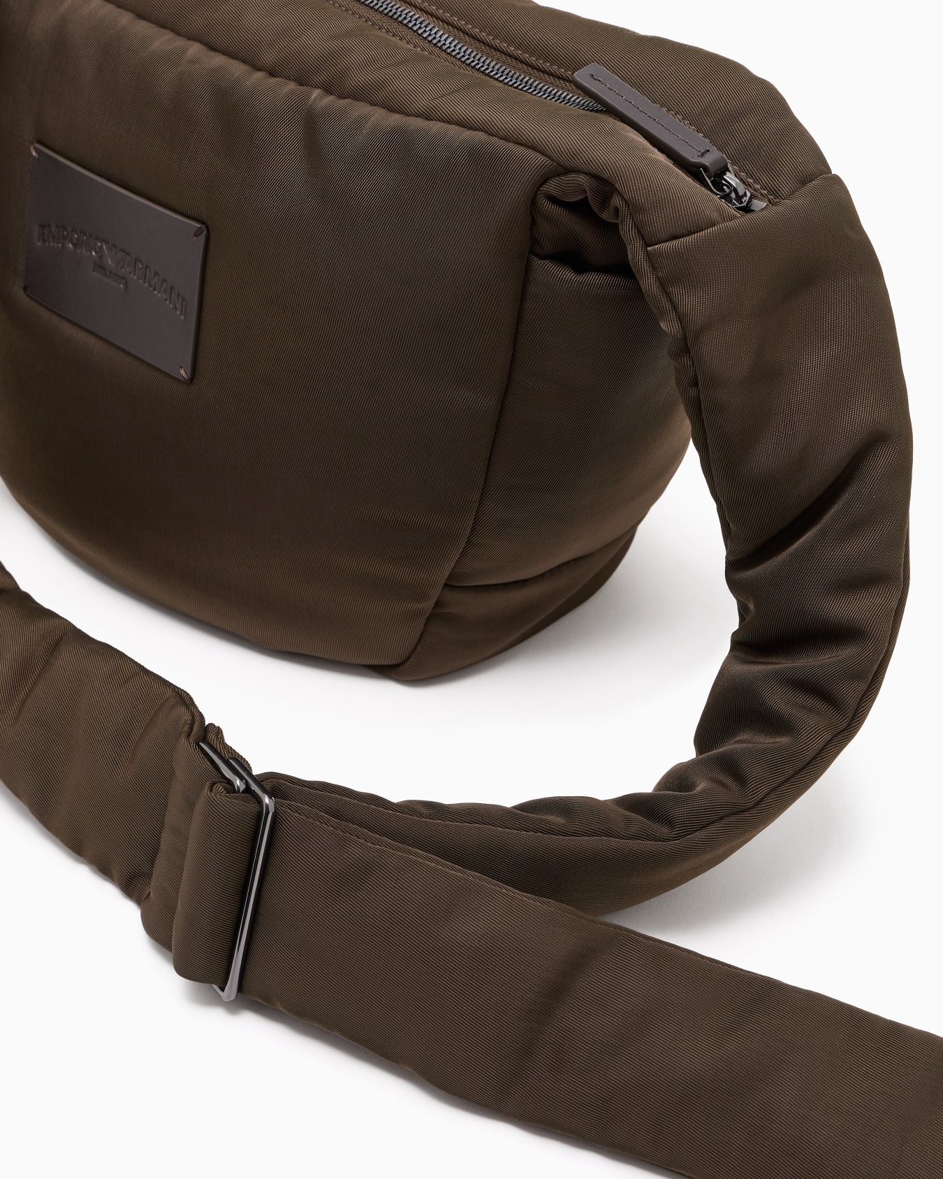 Padded nylon shoulder bag Slide 4