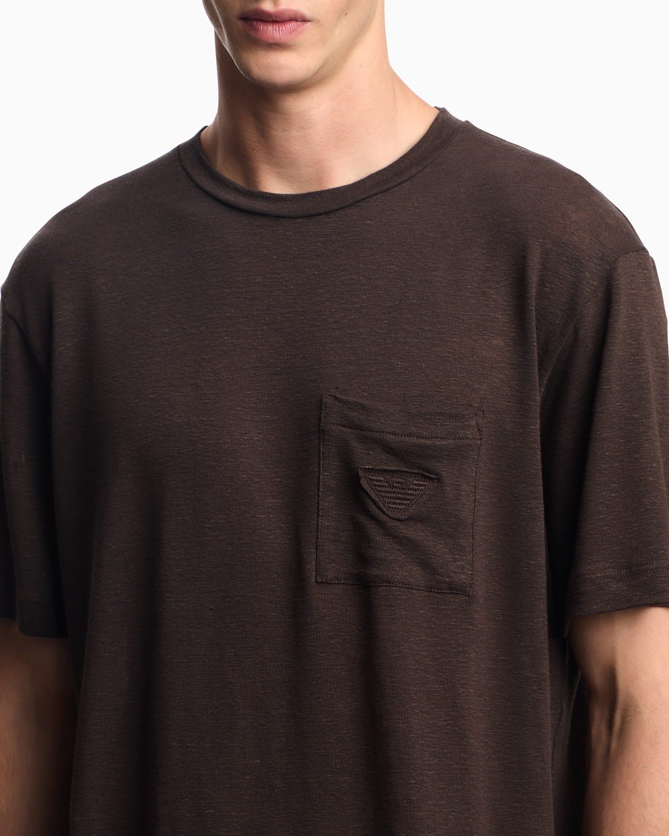 Linen T-shirt with eagle embroidery patch Slide 4