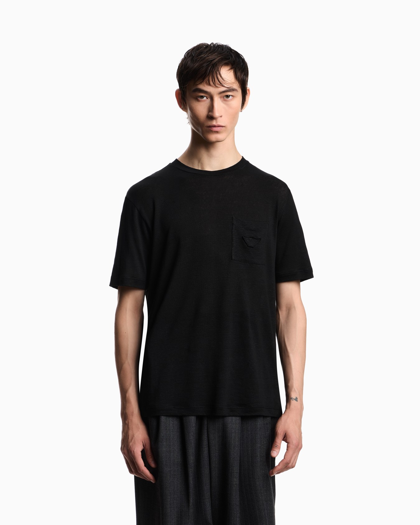 Linen T-shirt with eagle embroidery patch Slide 3