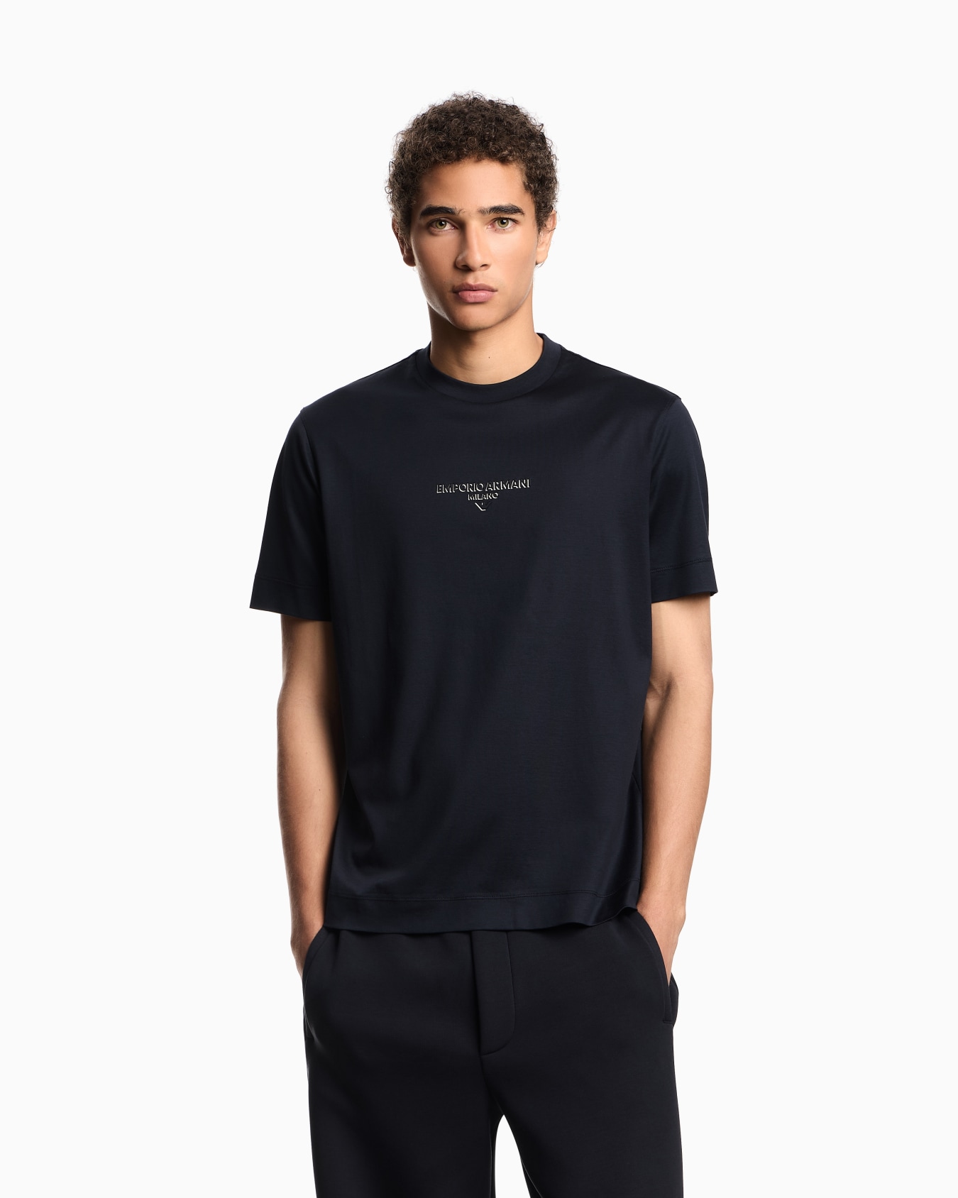 Camiseta de punto en mezcla de lyocell con logotipo efecto tridimensional Diapositiva 4
