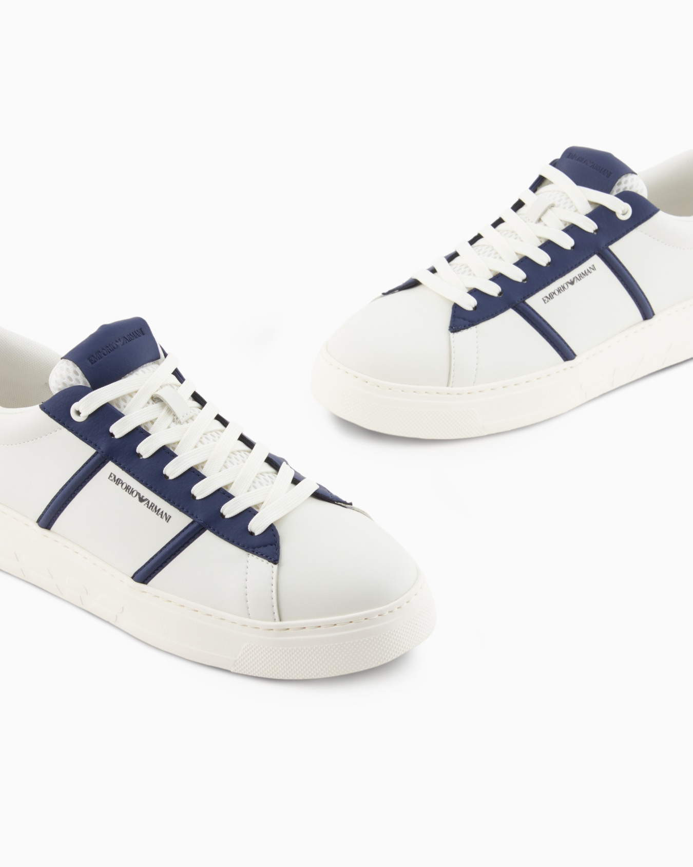 Leather sneakers with contrasting details Slide 4