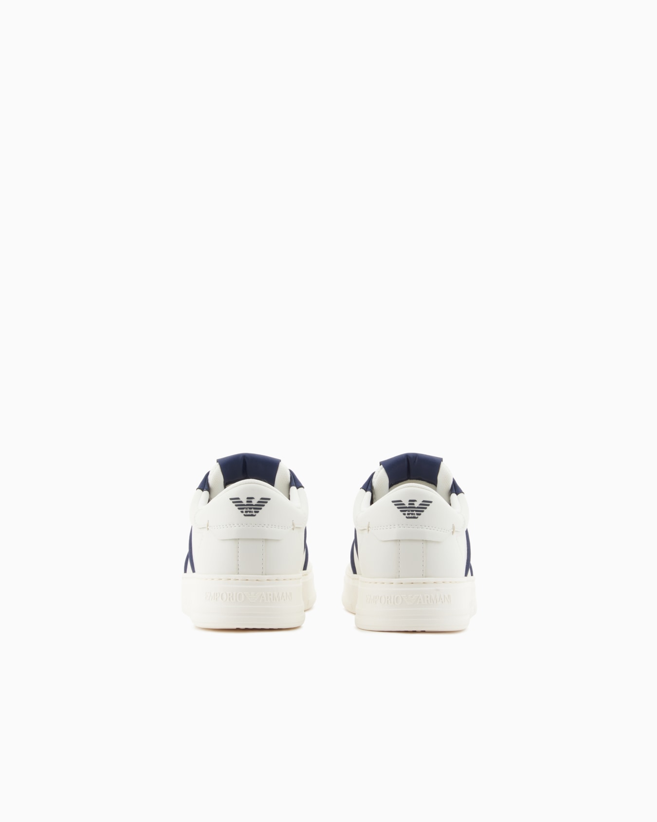 Leather sneakers with contrasting details Slide 3