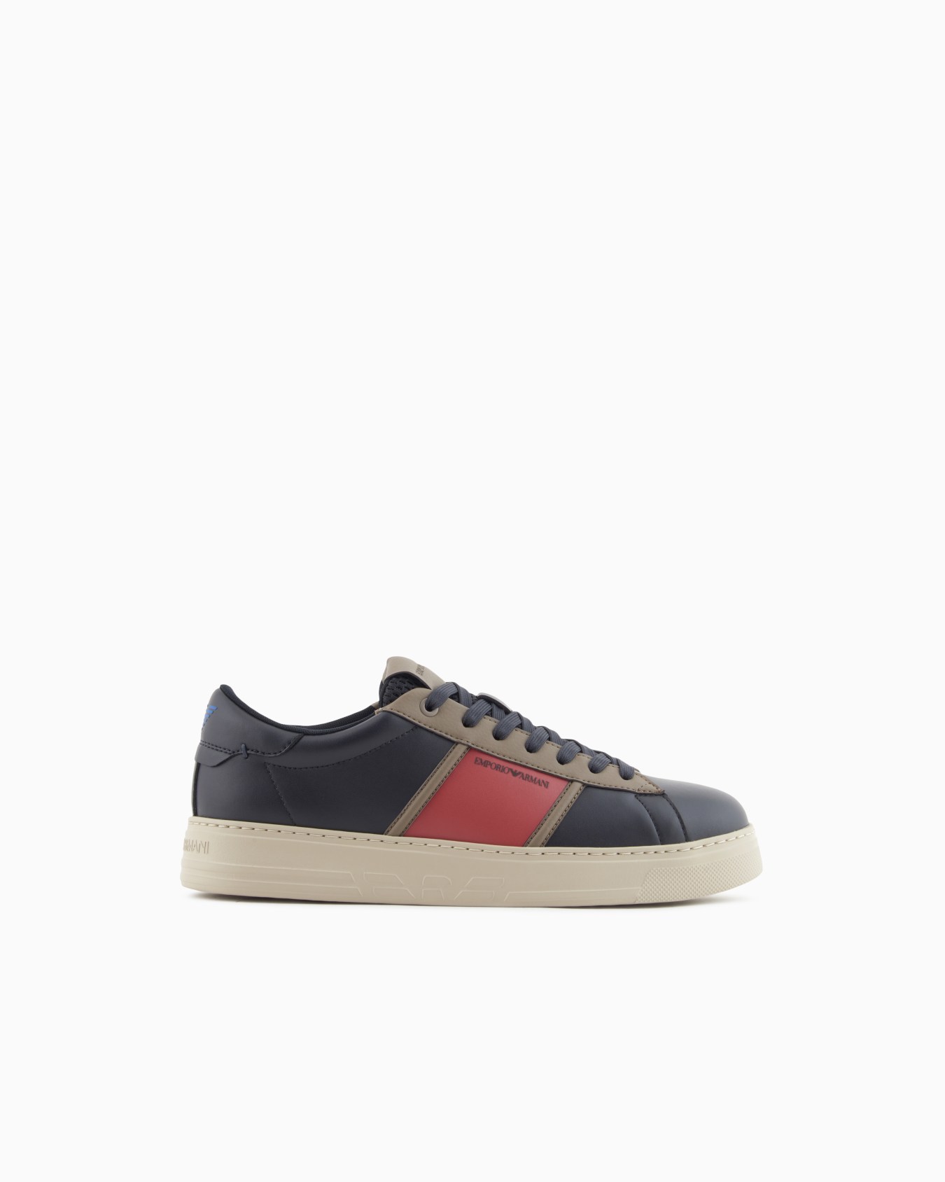 Sneakers en cuir avec détails contrastés Diapositive 0