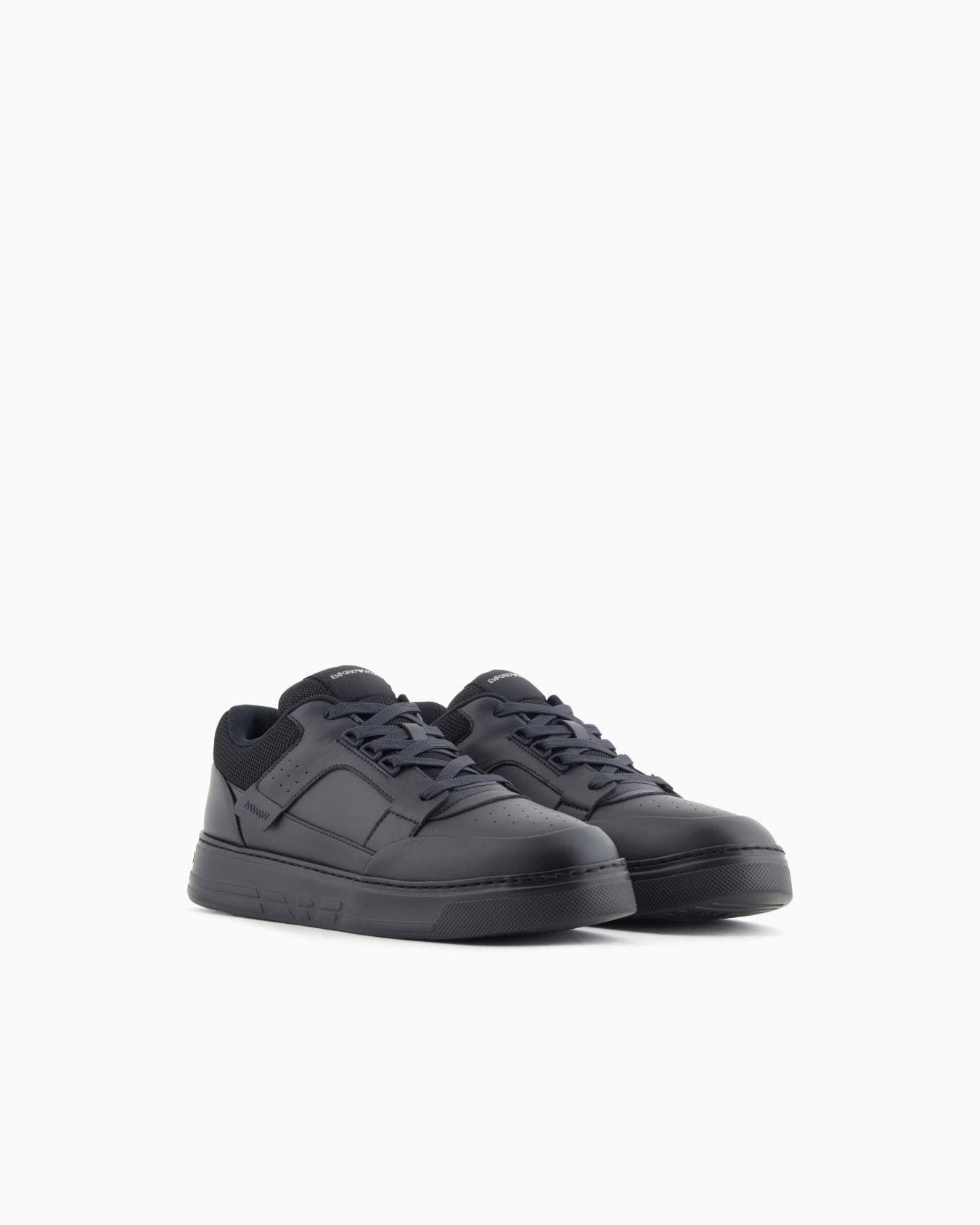 Deportivas de piel con detalles de malla Diapositiva 1