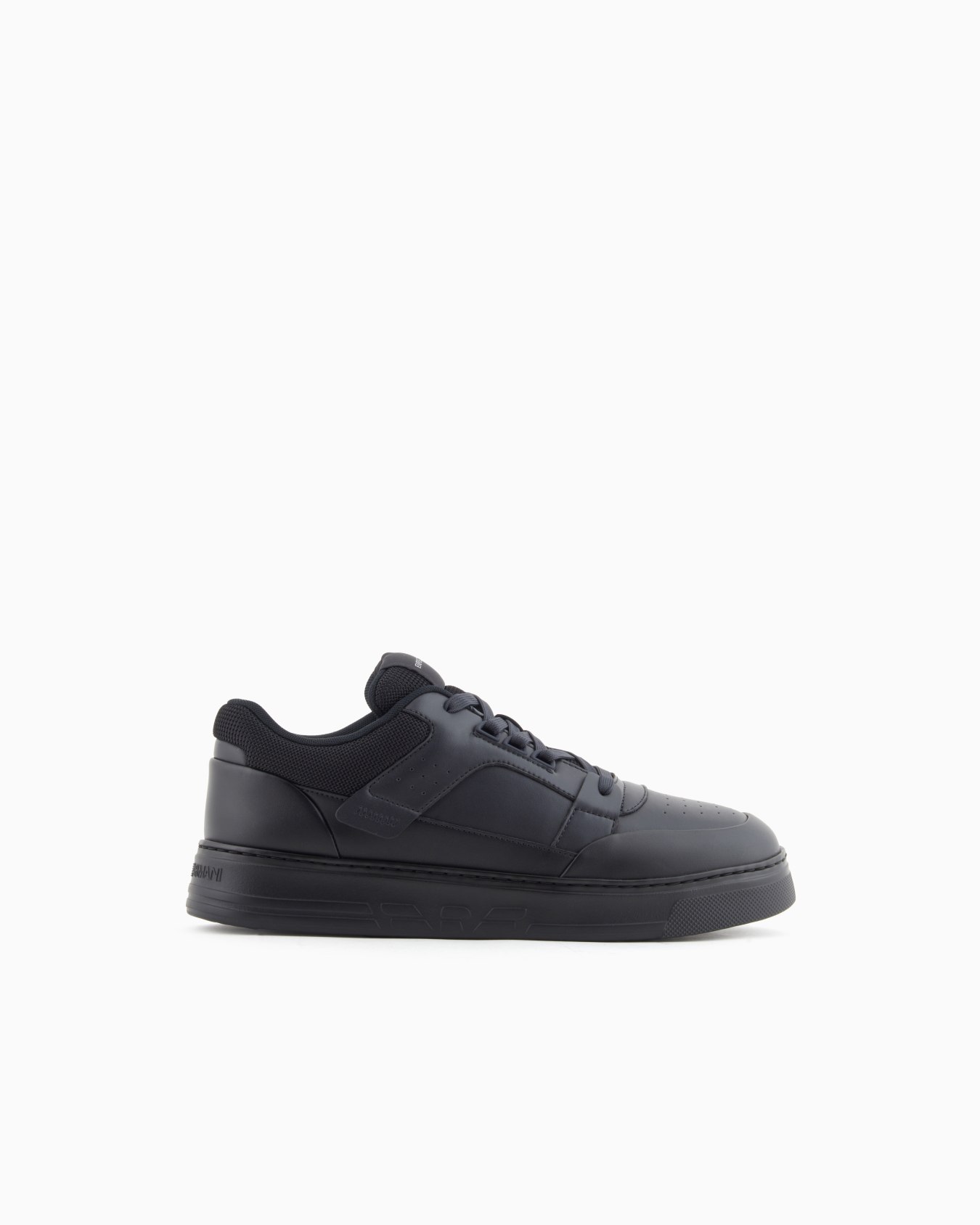 Deportivas de piel con detalles de malla Diapositiva 0