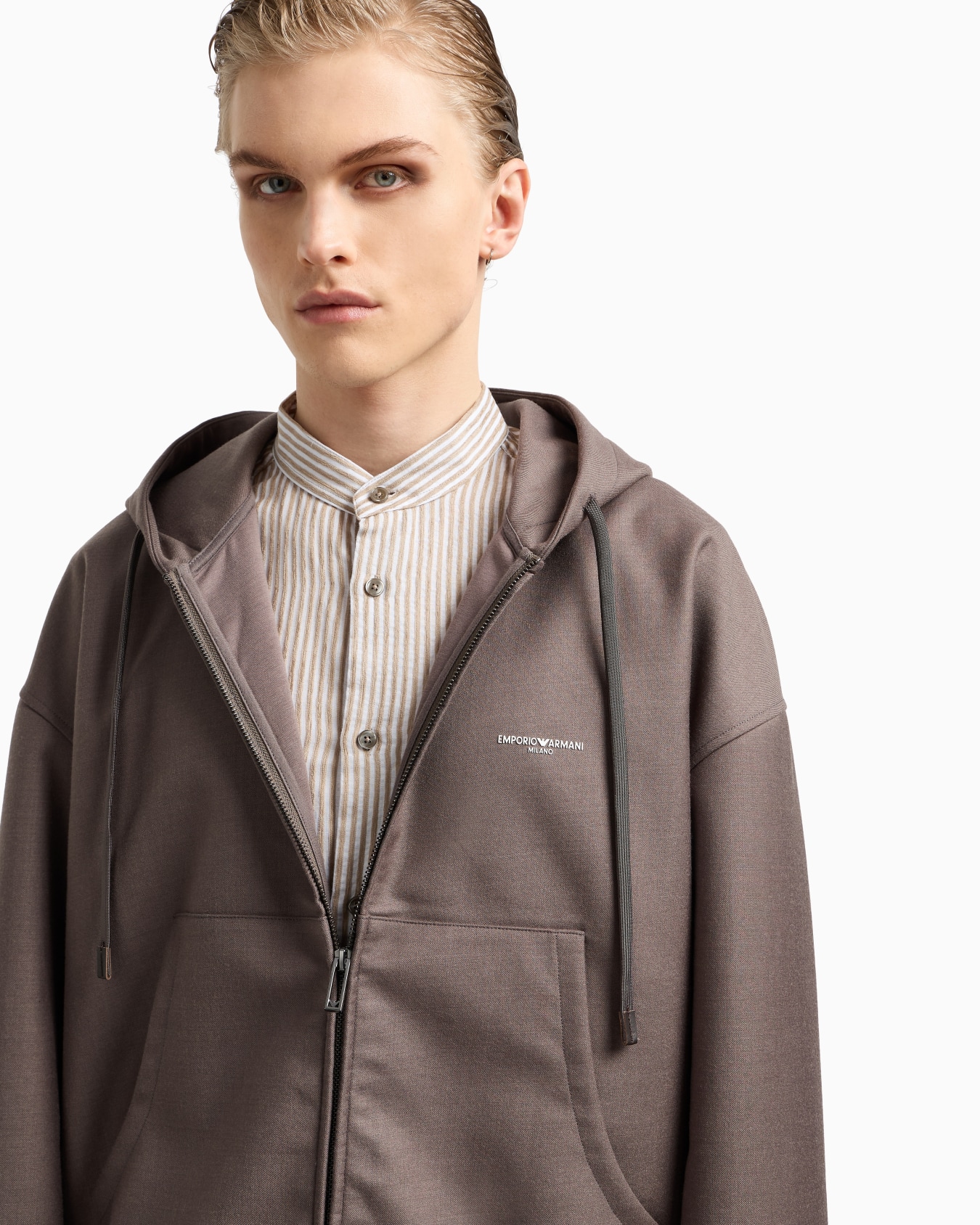 Sweat-shirt à capuche et fermeture zippée en laine froide Diapositive 5