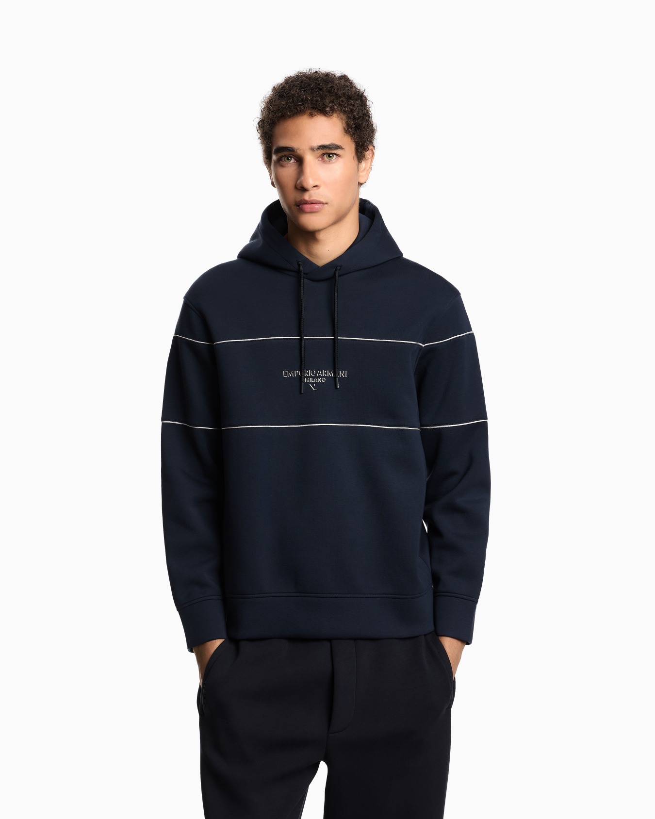 Sudadera de punto doble con capucha y logotipo efecto tridimensional Diapositiva 3
