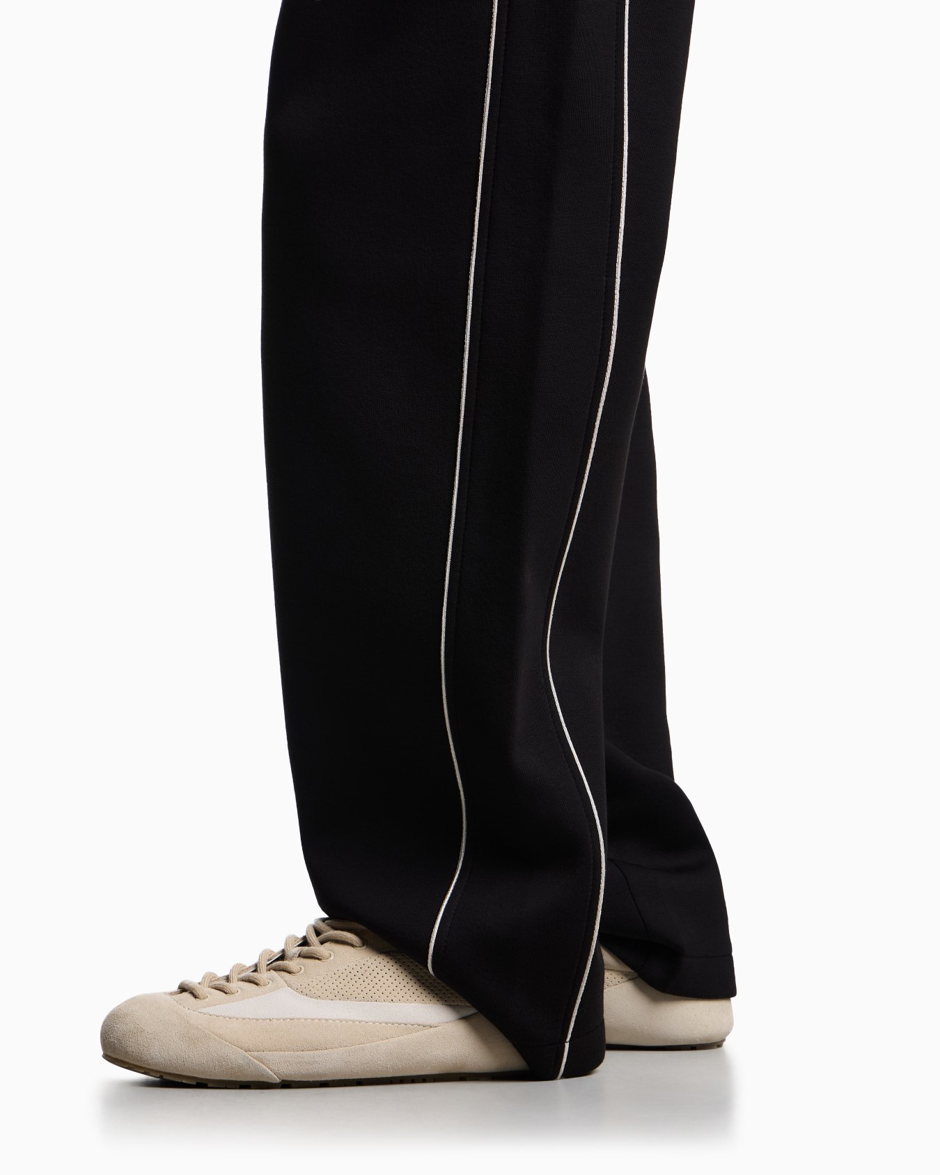 Double-jersey trousers with piping Slide 4