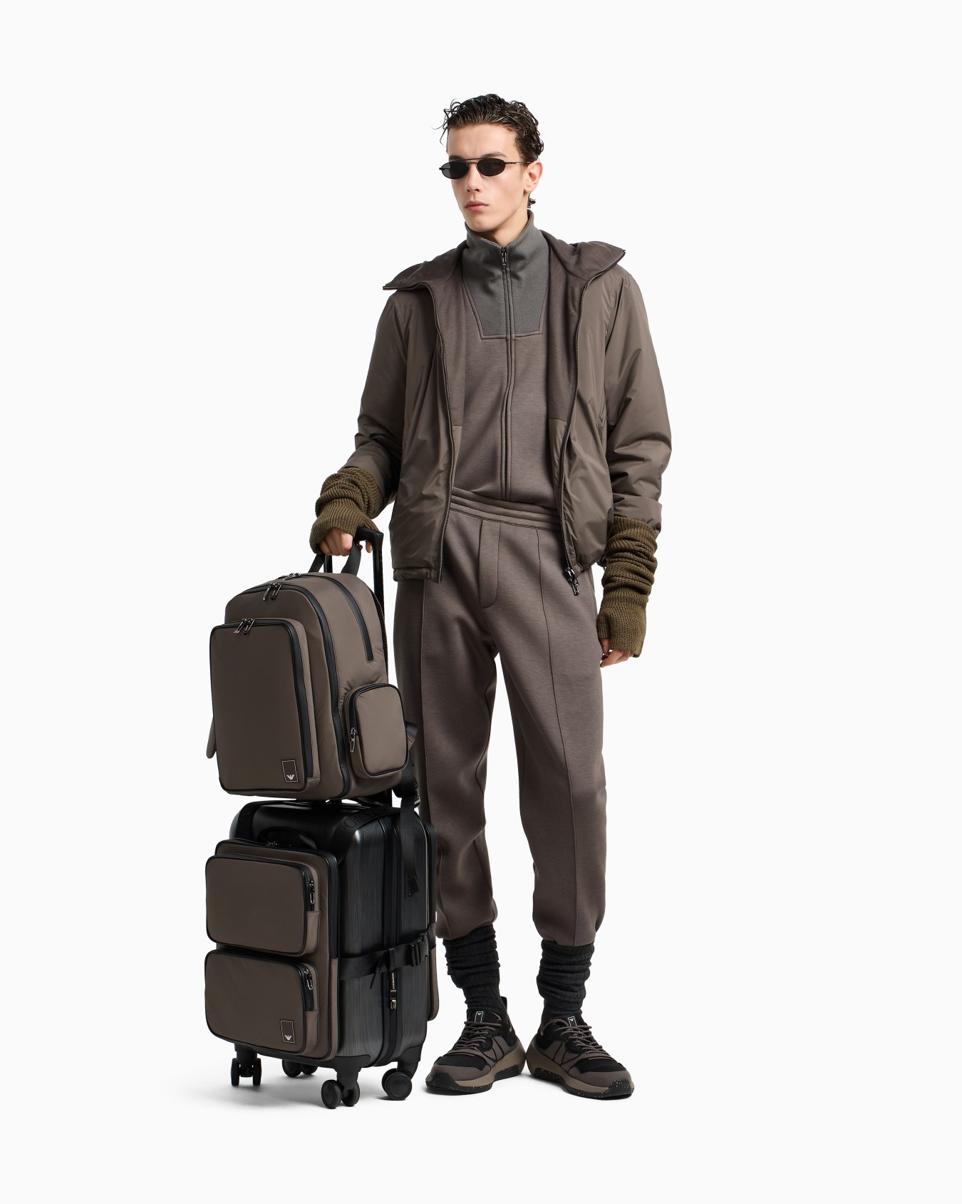 Blouson à capuche en nylon déperlant Travel Essential Diapositive 2