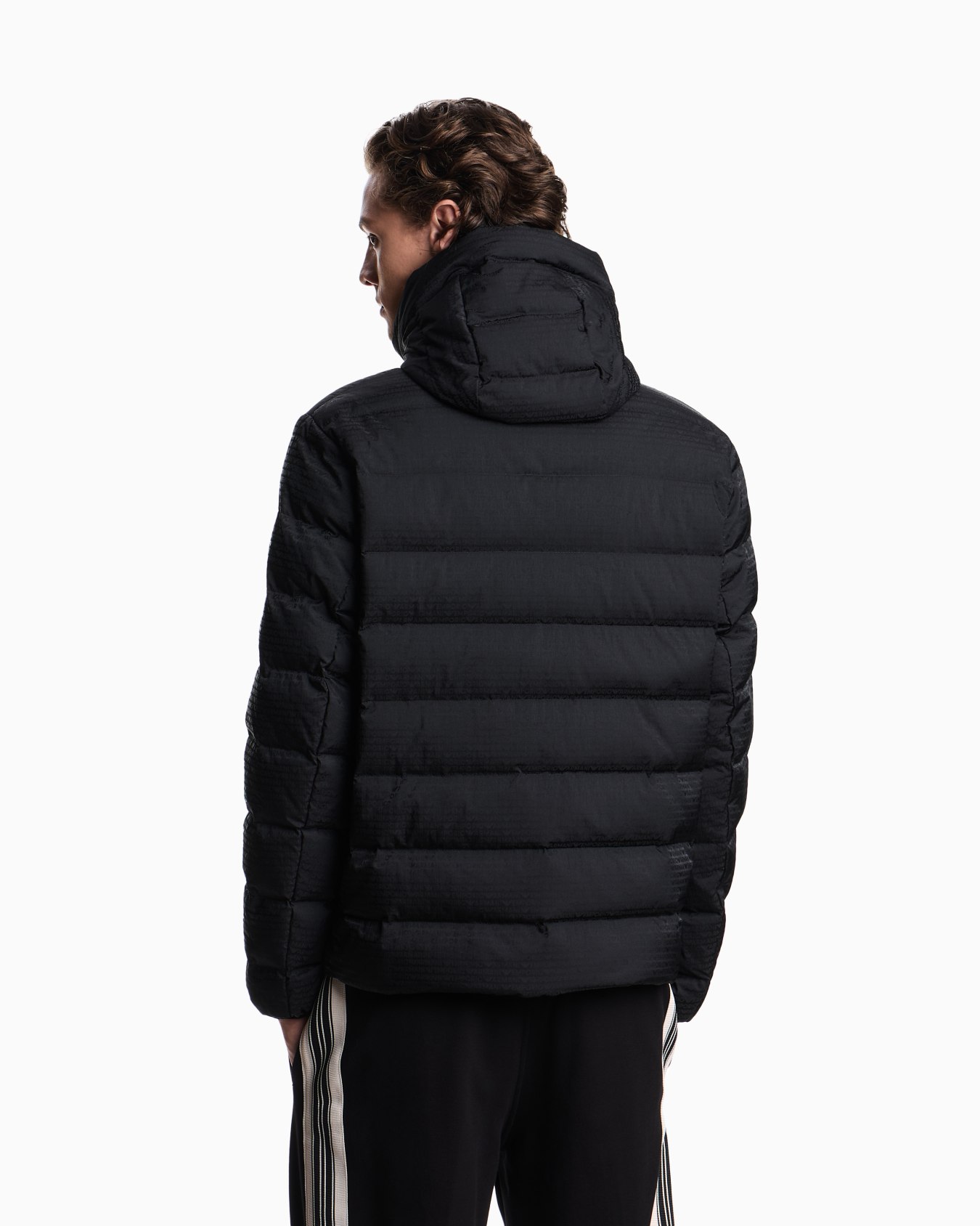 Chaqueta de plumas con capucha en nailon acolchado con inscripción del logotipo en tejido jacquard Diapositiva 2