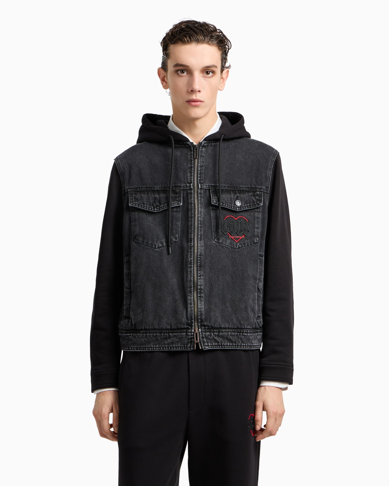 Blouson aus Denim und Jersey mit Stickerei aus der Sonderkollektion zum Valentinstag Folie 4
