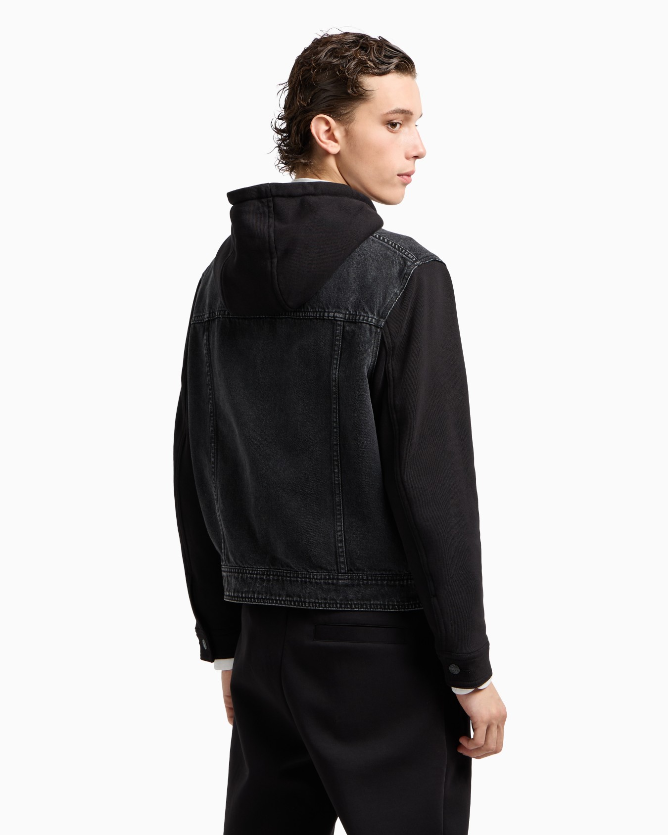 Blouson aus Denim und Jersey mit Stickerei aus der Sonderkollektion zum Valentinstag Folie 3