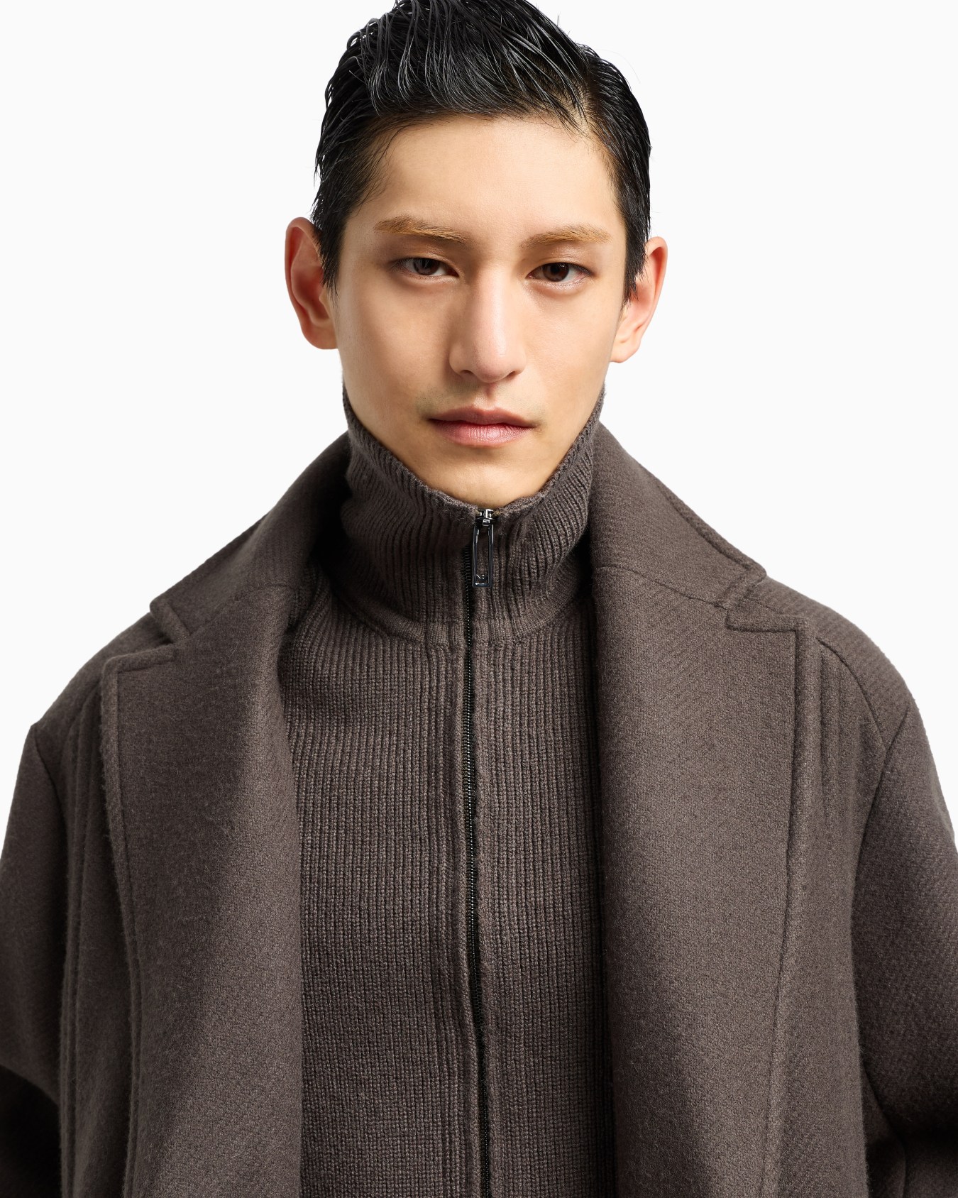 Coat in a virgin wool cloth twill with a detachable inner panel Slide 6