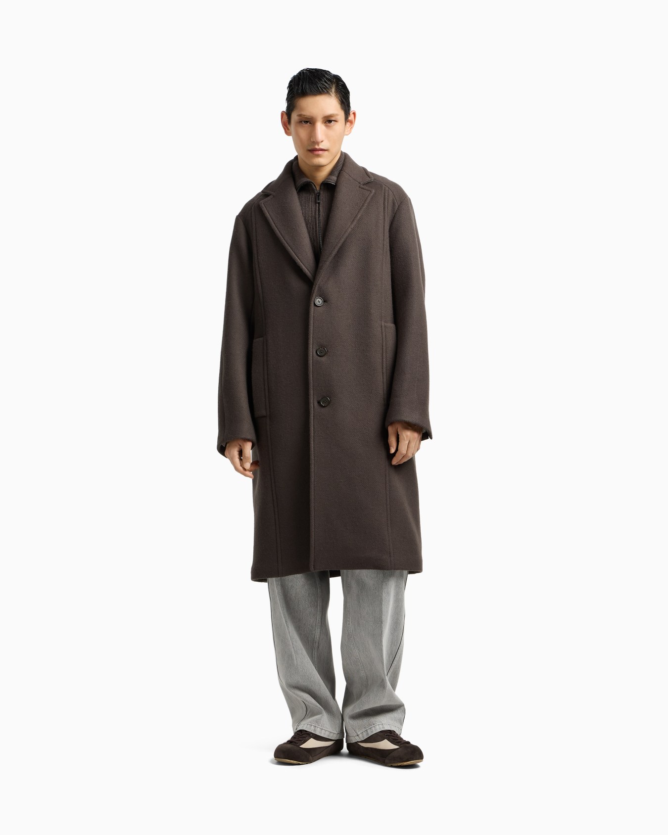 Coat in a virgin wool cloth twill with a detachable inner panel Slide 4