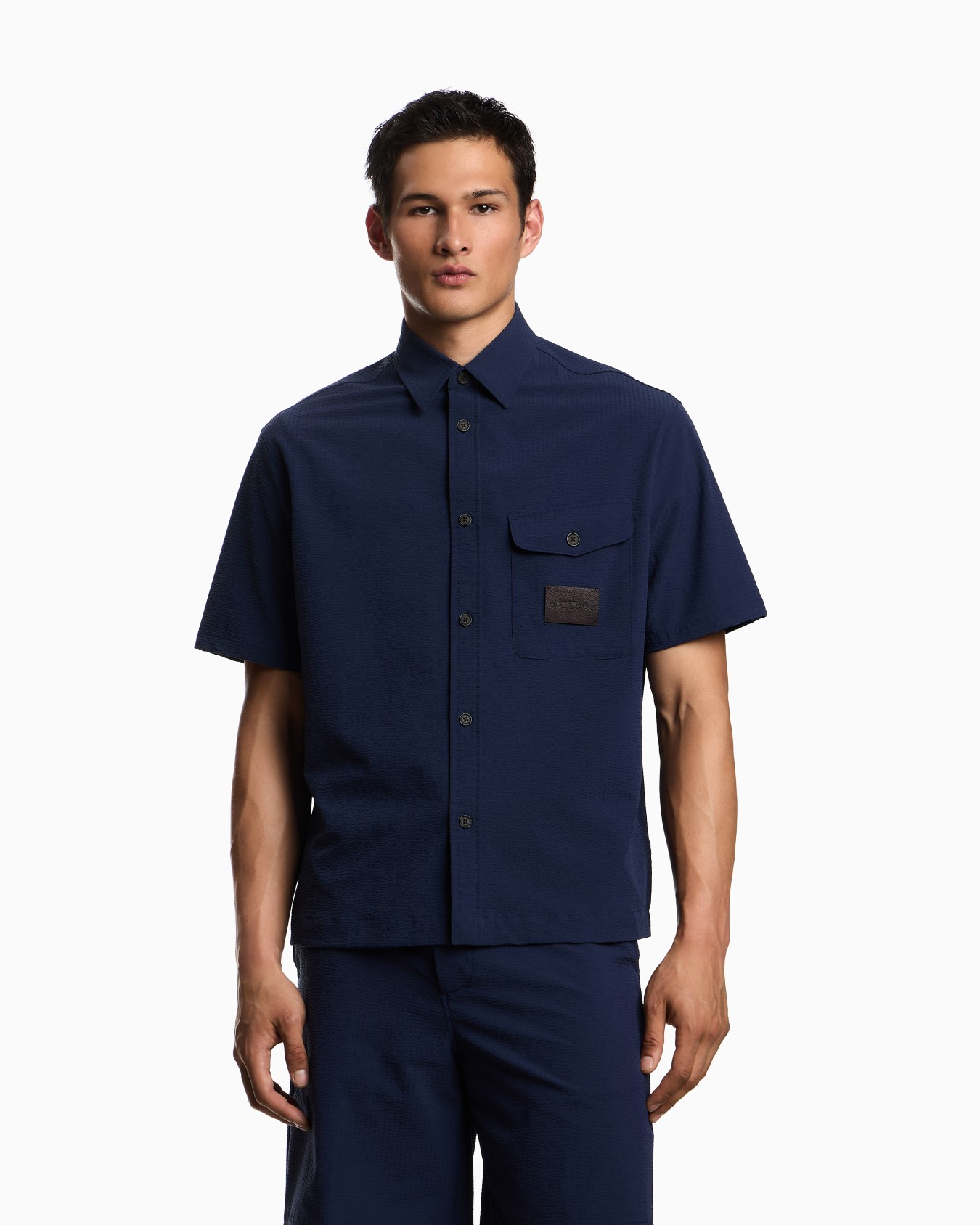 Short-sleeved oversized shirt in nylon seersucker Slide 3