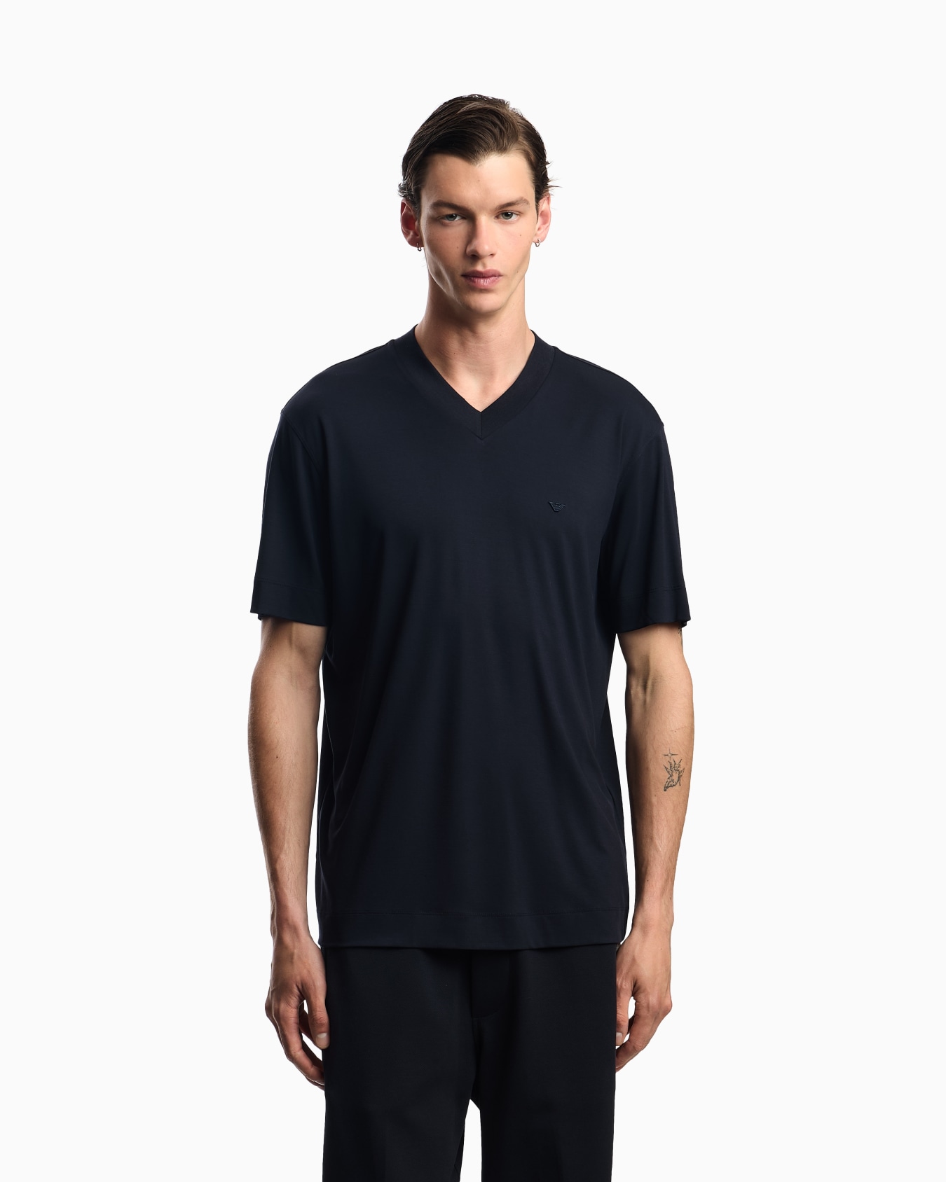 Modal jersey V-neck T-shirt with micro eagle embroidery Slide 3