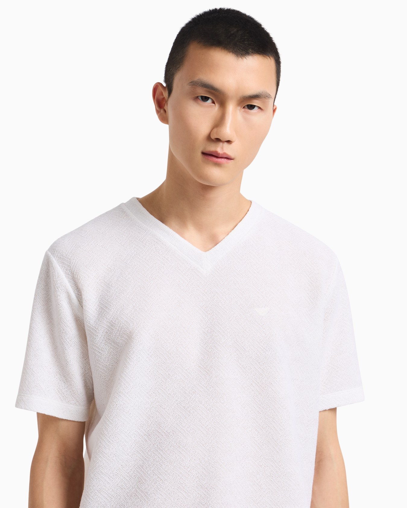 Icon yarn-dyed jacquard jersey V-neck T-shirt Slide 5